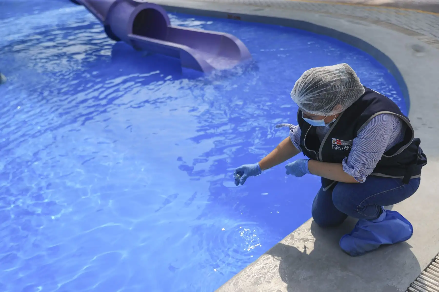 La Dirección de Redes Integradas de Salud (DIRIS) Lima Sur, a través de la Dirección de Salud Ambiental e Inocuidad Alimentaria, intensifica de manera semanal la vigilancia sanitaria en playas y piscinas durante los meses de verano. Foto: ANDINA/Jhonel Rodríguez Robles