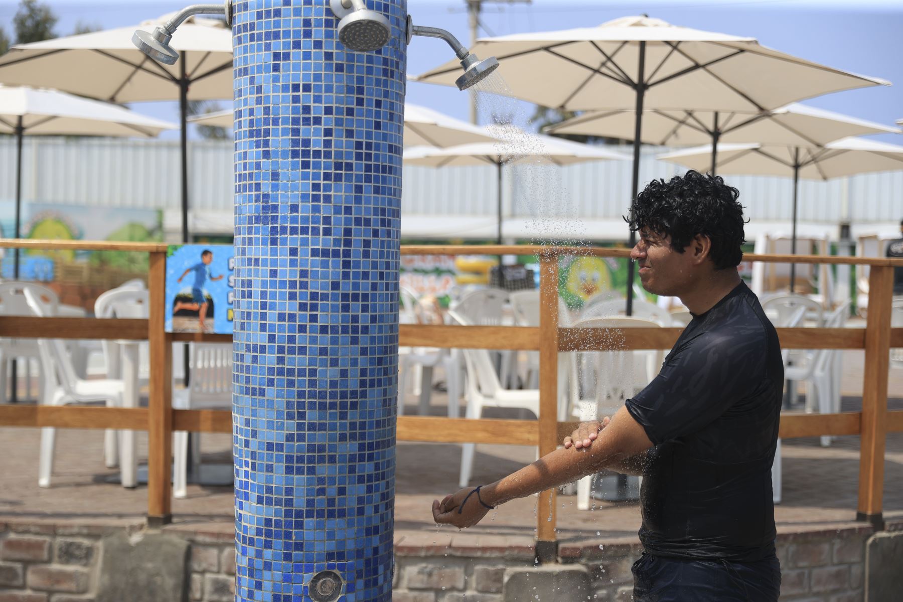 La Dirección de Redes Integradas de Salud (DIRIS) Lima Sur, a través de la Dirección de Salud Ambiental e Inocuidad Alimentaria, intensifica de manera semanal la vigilancia sanitaria en playas y piscinas durante los meses de verano. Foto: ANDINA/Jhonel Rodríguez Robles