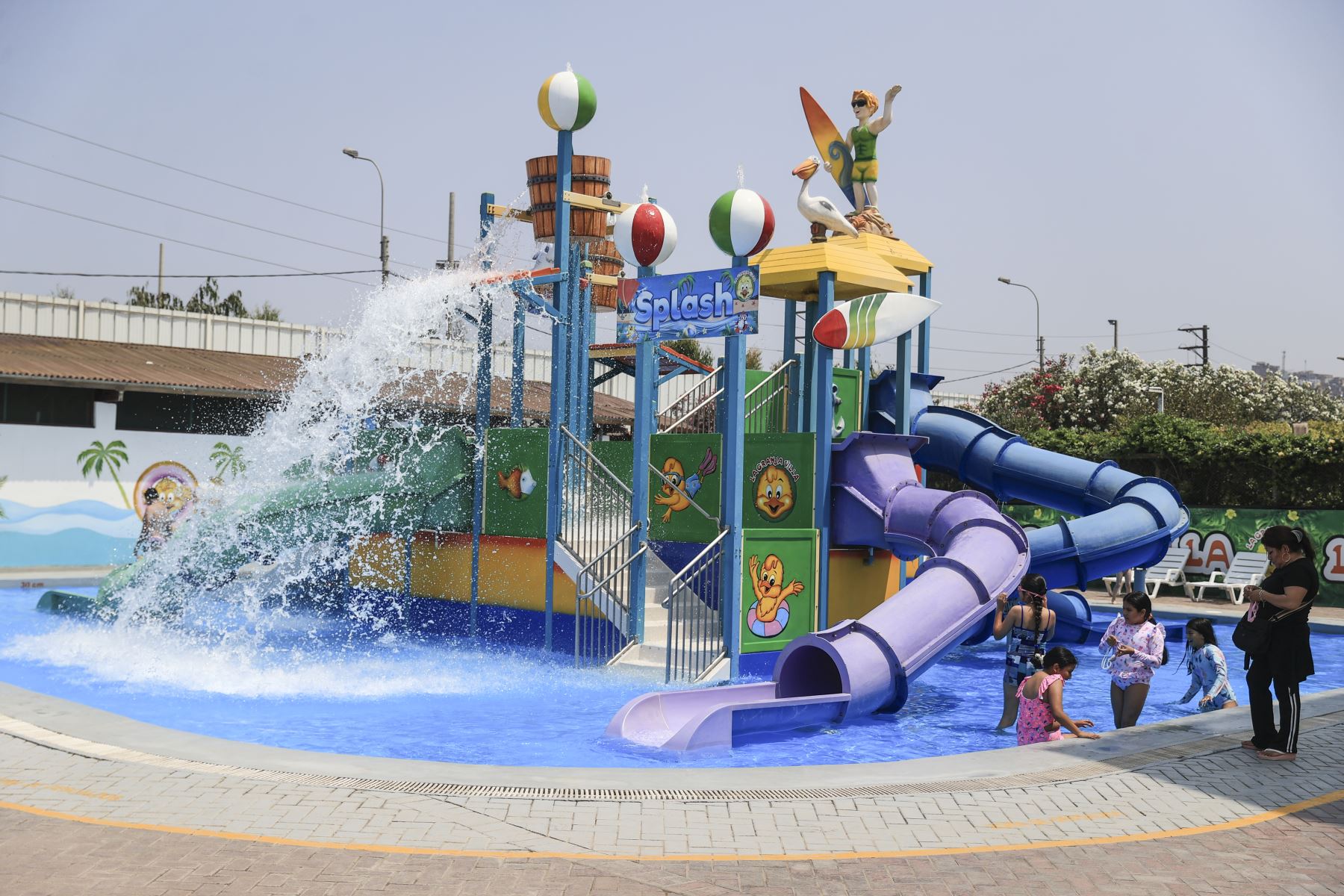 La Dirección de Redes Integradas de Salud (DIRIS) Lima Sur, a través de la Dirección de Salud Ambiental e Inocuidad Alimentaria, intensifica de manera semanal la vigilancia sanitaria en playas y piscinas durante los meses de verano. Foto: ANDINA/Jhonel Rodríguez Robles