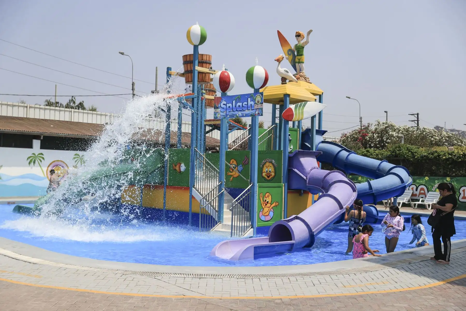 La Dirección de Redes Integradas de Salud (DIRIS) Lima Sur, a través de la Dirección de Salud Ambiental e Inocuidad Alimentaria, intensifica de manera semanal la vigilancia sanitaria en playas y piscinas durante los meses de verano. Foto: ANDINA/Jhonel Rodríguez Robles
