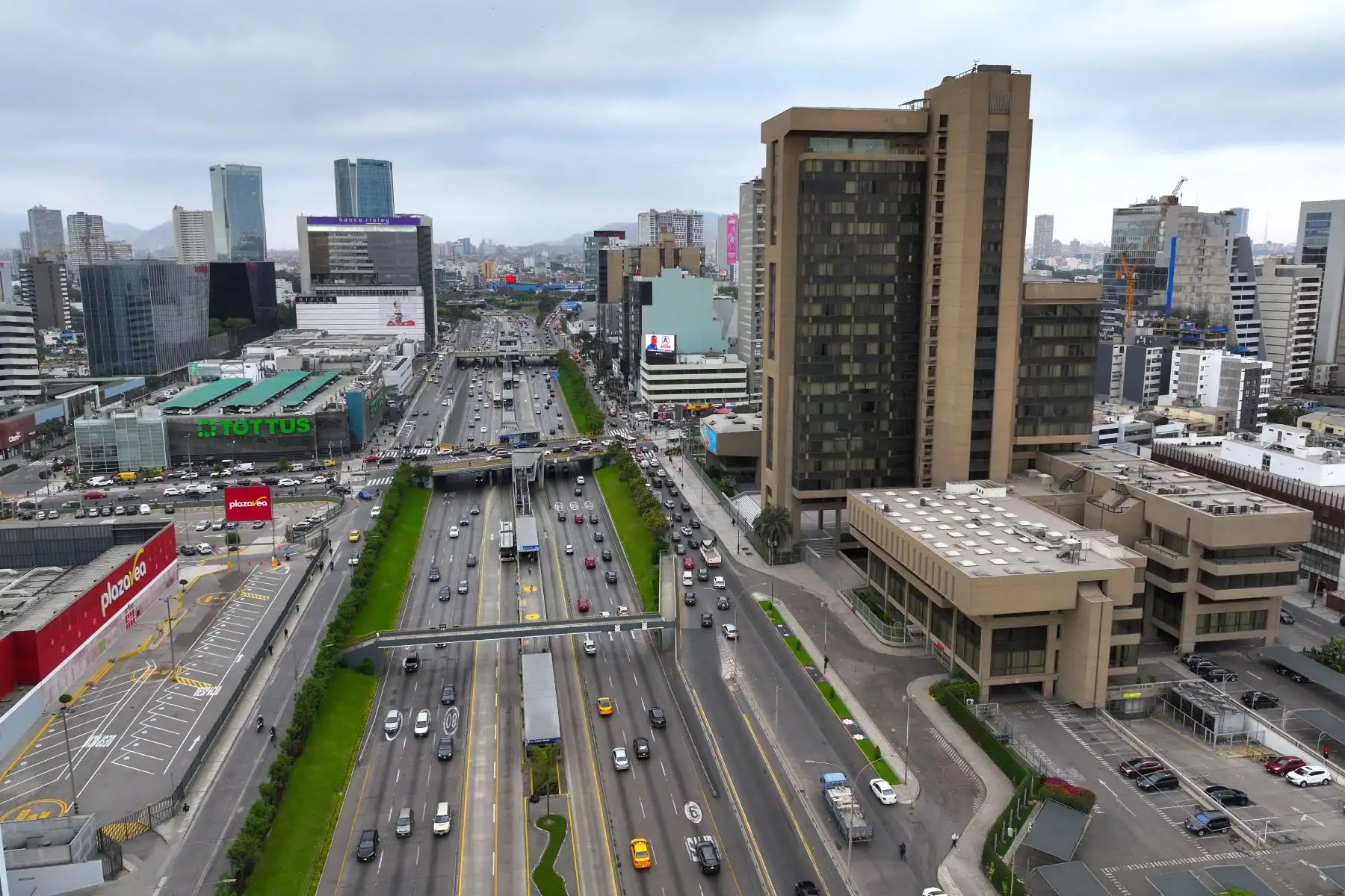 Lima tiene gran potencial para su crecimiento vertical, pero tiene que ser con una  planificación adecuada que garantice accesibilidad, espacios públicos y áreas verdes pensada para todos.
Foto: ANDINA/Daniel Bracamonte