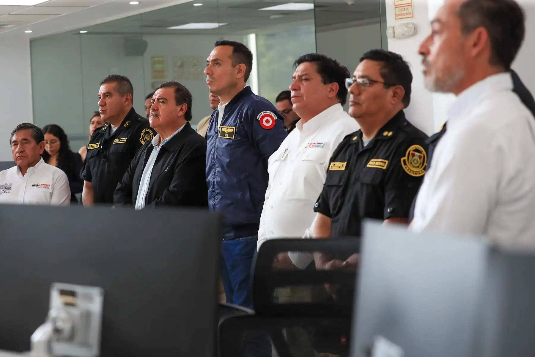 El presidente de la república, José Jerí, supervisó la Central de Monitoreo C5 de Ica, desde donde se opera un sistema integral de seguridad ciudadana con tecnología de punta. El puesto de mando articula más de 485 cámaras con inteligencia artificial para reconocimiento facial y lectura de placas, interconectadas con la Policía Nacional, bomberos y otras instituciones, con el objetivo de fortalecer la prevención del delito y garantizar la tranquilidad de la población. Foto: ANDINA/Prensa Presidencia