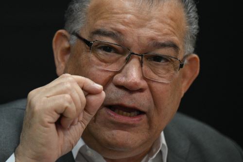 El excandidato presidencial venezolano Enrique Márquez habla durante una conferencia de prensa en Caracas (octubre 2024). Foto: AFP.