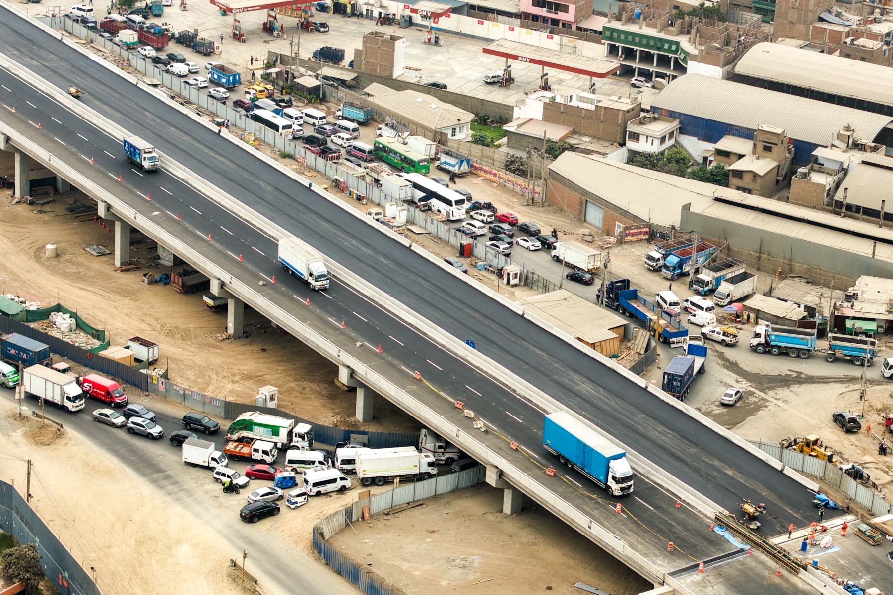 Las empresas habilitadas para operar por el nuevo bypass son Vargas SAC, Nueva Era, Etul Cuatro y Los Loritos, que realizan pruebas técnicas para ofrecer servicios de transporte público exprés en la vía. Foto: ANDINA/Ricardo Cuba