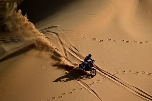 El Dakar 2026 entra en su semana decisiva con duelos ajustados en autos y motos