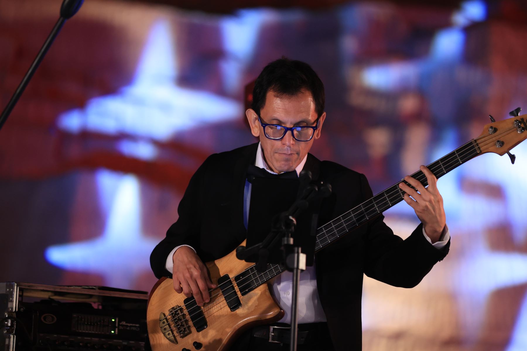 El distrito de Miraflores conmemoró su 169 aniversario de creación con una sesión solemne encabezada por el alcalde Carlos Canales. La ceremonia reunió a regidores, autoridades invitadas, representantes de diversos sectores y vecinos del distrito. En su discurso, el burgomaestre resaltó los principales logros y avances de su gestión, anunció próximas obras y proyectos, y se rindió un reconocimiento a miraflorinos y servidores que contribuyeron al desarrollo del distrito. Foto: ANDINA/Jhonel Rodríguez