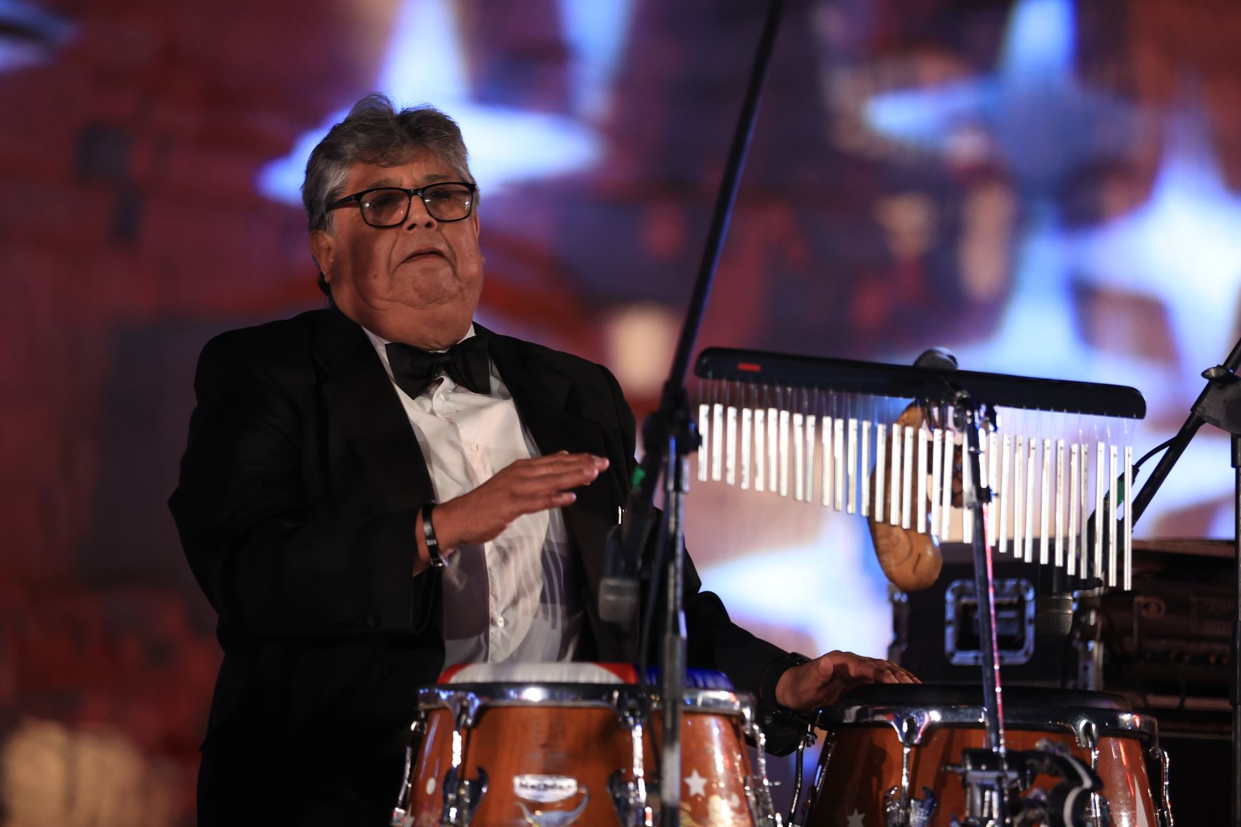 El distrito de Miraflores conmemoró su 169 aniversario de creación con una sesión solemne encabezada por el alcalde Carlos Canales. La ceremonia reunió a regidores, autoridades invitadas, representantes de diversos sectores y vecinos del distrito. En su discurso, el burgomaestre resaltó los principales logros y avances de su gestión, anunció próximas obras y proyectos, y se rindió un reconocimiento a miraflorinos y servidores que contribuyeron al desarrollo del distrito. Foto: ANDINA/Jhonel Rodríguez