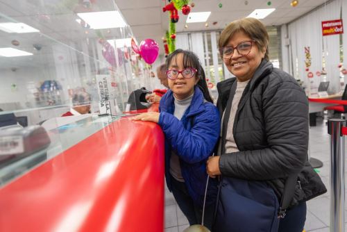 La pensión se entrega de manera bimestral, a través de seis padrones, para que los usuarios cuenten con un apoyo económico del Estado. Foto: Contigo