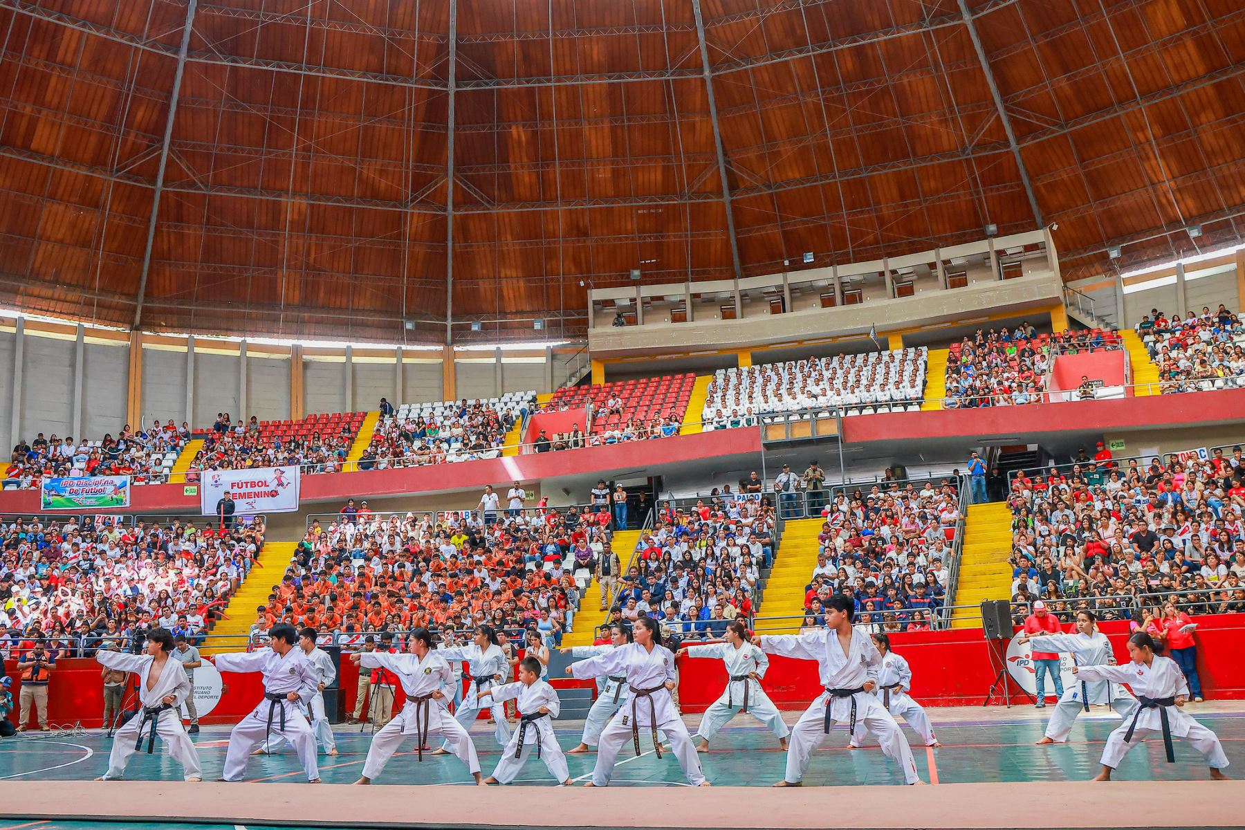 Con la presencia del presidente de la República, se inauguró la Academia IPD 2026, beneficiando a 5,040 niños y jóvenes de La Libertad. Además de iniciar este programa gratuito y descentralizado, se realizaron premiaciones al talento nacional, reconociendo el esfuerzo de quienes ya dejan en alto nuestro Perú. Foto: Presidencia