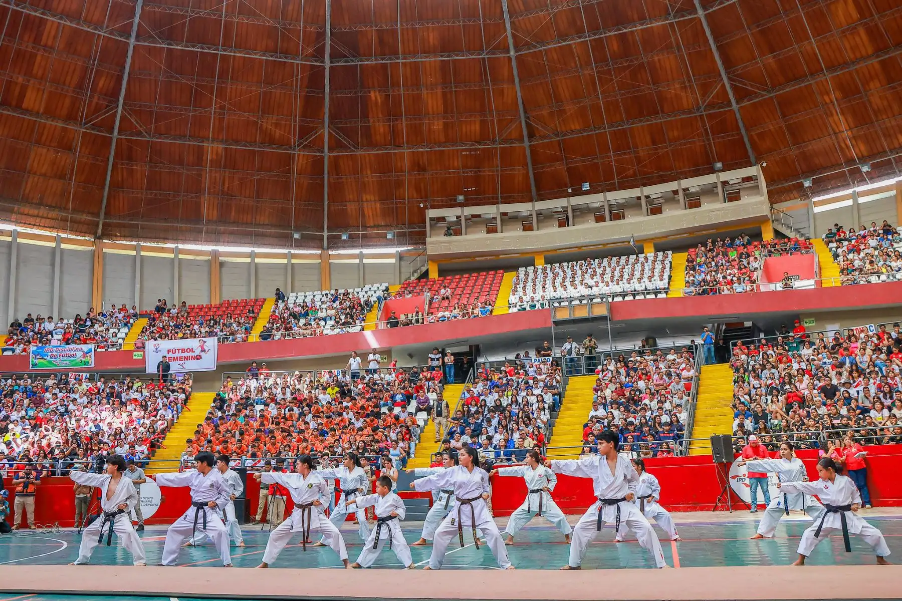 Con la presencia del presidente de la República, se inauguró la Academia IPD 2026, beneficiando a 5,040 niños y jóvenes de La Libertad. Además de iniciar este programa gratuito y descentralizado, se realizaron premiaciones al talento nacional, reconociendo el esfuerzo de quienes ya dejan en alto nuestro Perú. Foto: Presidencia