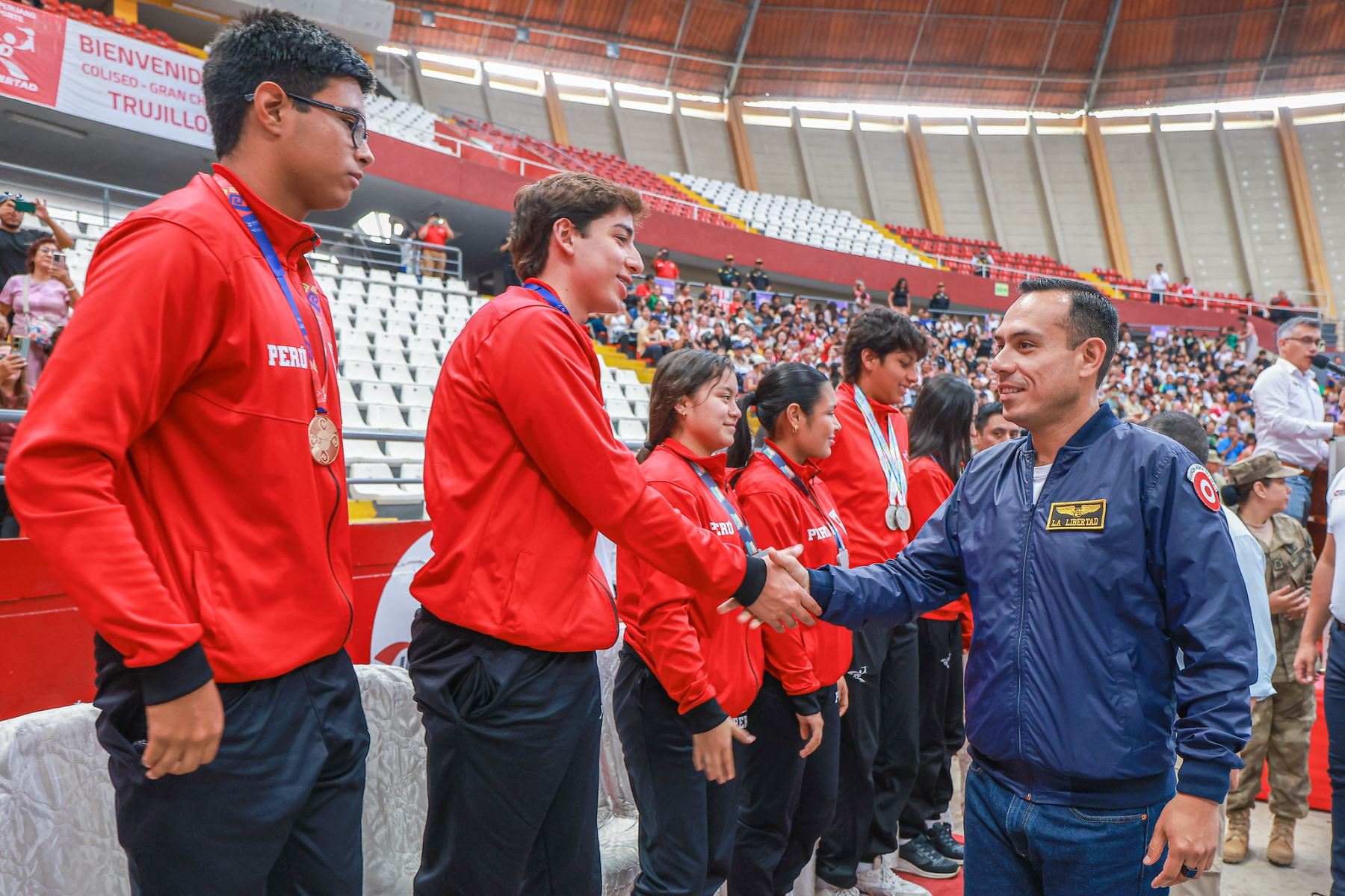Con la presencia del presidente de la República, se inauguró la Academia IPD 2026, beneficiando a 5,040 niños y jóvenes de La Libertad. Además de iniciar este programa gratuito y descentralizado, se realizaron premiaciones al talento nacional, reconociendo el esfuerzo de quienes ya dejan en alto nuestro Perú. Foto: Presidencia