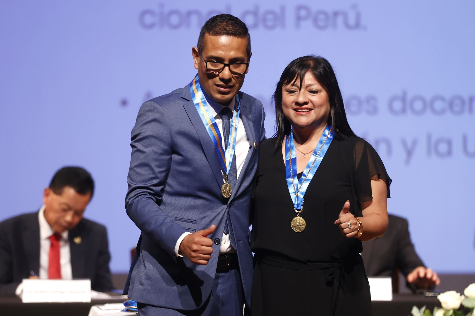 Paulo Grijalva Purizaga Juramenta a Verónica Márquez Álvarez, directora secretaria de decano del Consejo Directivo Nacional y del Consejo Departamental de Lima del Colegio de Periodistas del Perú para el periodo 2026–2027.
Foto: ANDINA/Vidal Tarqui