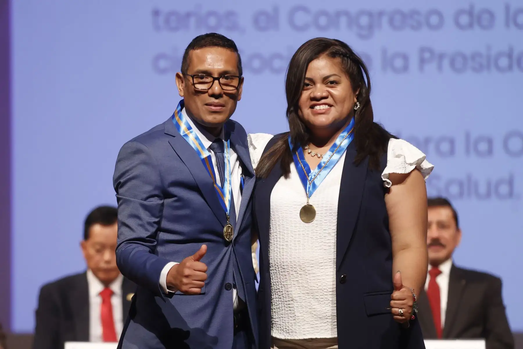 Paulo Grijalva Purizaga Juramenta a Karol Donayre Muñoz como directora de Responsabilidad Social de decano del Consejo Directivo Nacional y del Consejo Departamental de Lima del Colegio de Periodistas del Perú para el periodo 2026–2027.
Foto: ANDINA/Vidal Tarqui