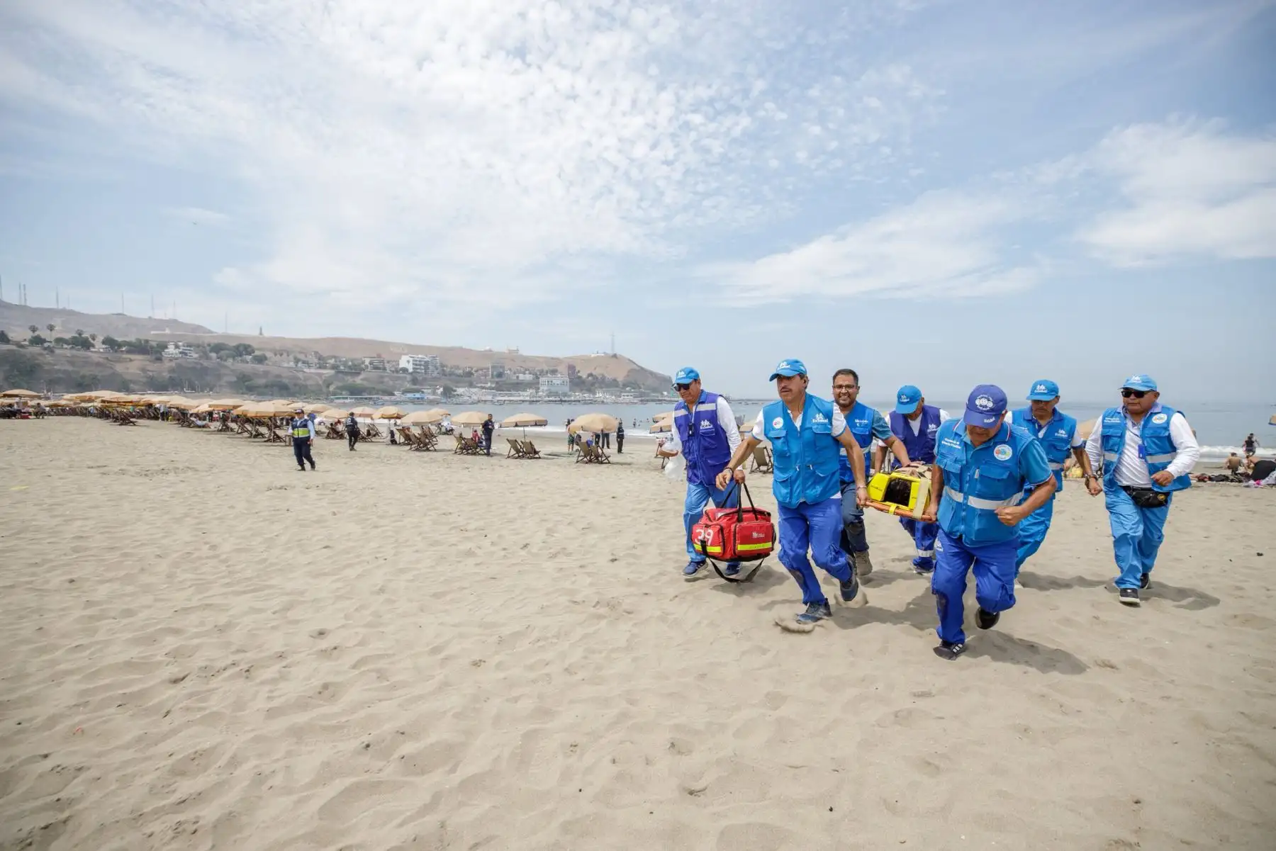 EsSalud realiza la campaña “¡EsSalud te protege! Vive este verano con energía y salud”, y brinda atención médica gratuita y orientación preventiva a los bañistas en la playa Agua Dulce de Chorrillos.
Foto: ANDINA/EsSalud