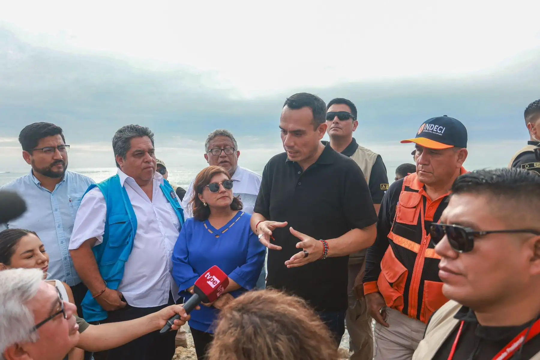 El presidente de la república, José Jerí Oré, supervisa esta tarde las acciones de prevención frente a la erosión marina en diversas zonas del borde costero de la región La Libertad.
Foto: ANDINA/Prensa Presidencia