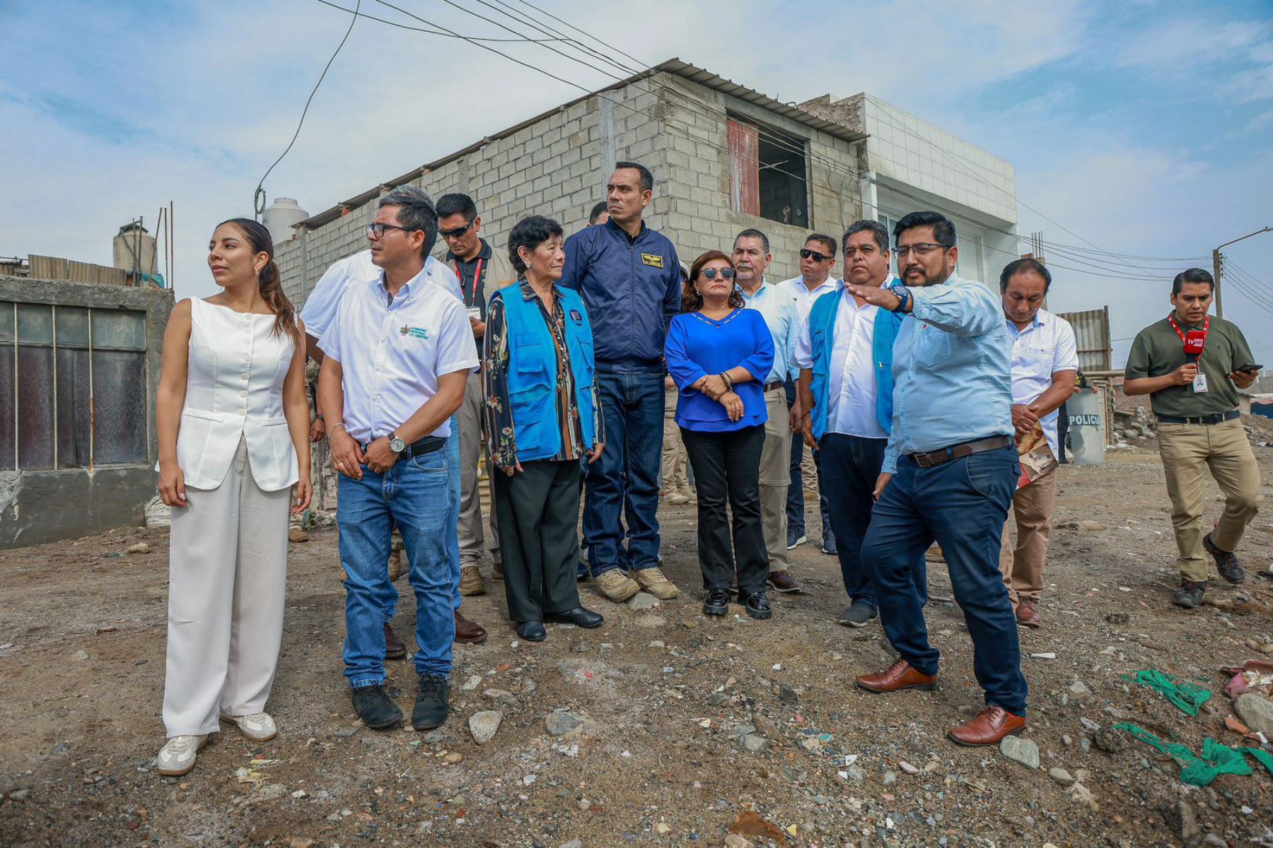 El presidente José Jerí, supervisa esta tarde las acciones de prevención frente a la erosión marina en diversas zonas de los balnearios de Buenos Aires y Huanchaco, en la región La Libertad. 
Foto: ANDINA/ Prensa Presidencia