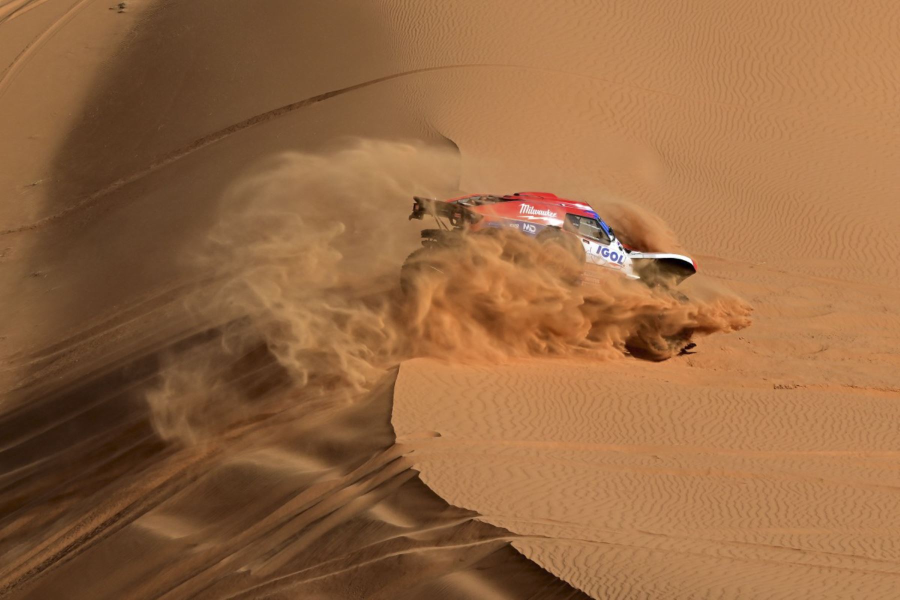 El piloto francés de Md Rallye Sport, Simon Vitse, y el copiloto francés Max Delfino compiten en la edición 48 del Rally Dakar 2026, entre Hail y Riad, Arabia Saudita. (Foto de Giuseppe CACACE / AFP)
