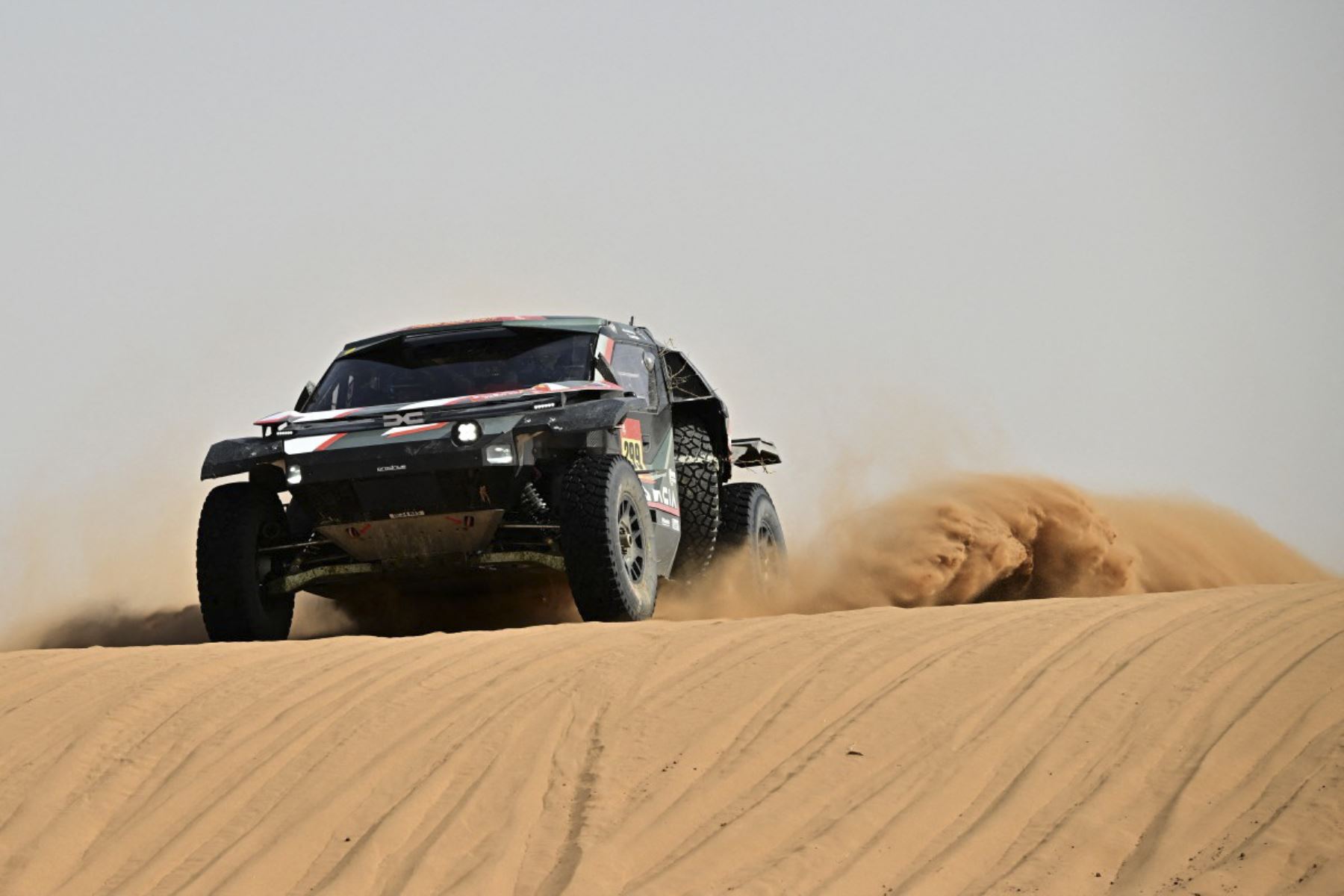 El piloto Fabian Lurquin compite en la Etapa 7 de la 48a edición del Rally Dakar 2026, entre Riad y Wadi ad-Dawasir, Arabia Saudita, el 11 de enero de 2026. (Foto de Giuseppe CACACE / AFP)