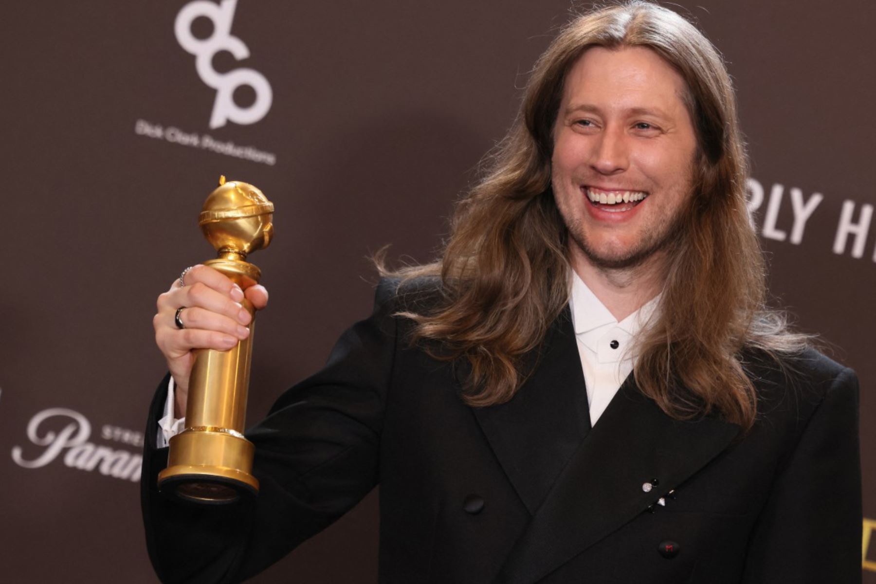 El compositor sueco Ludwig Goransson posa en la sala de prensa con el premio a la Mejor Banda Sonora Original por "Sinners" durante la 83.ª edición de los Globos de Oro en el hotel Beverly Hilton de Beverly Hills, California.
Foto: AFP