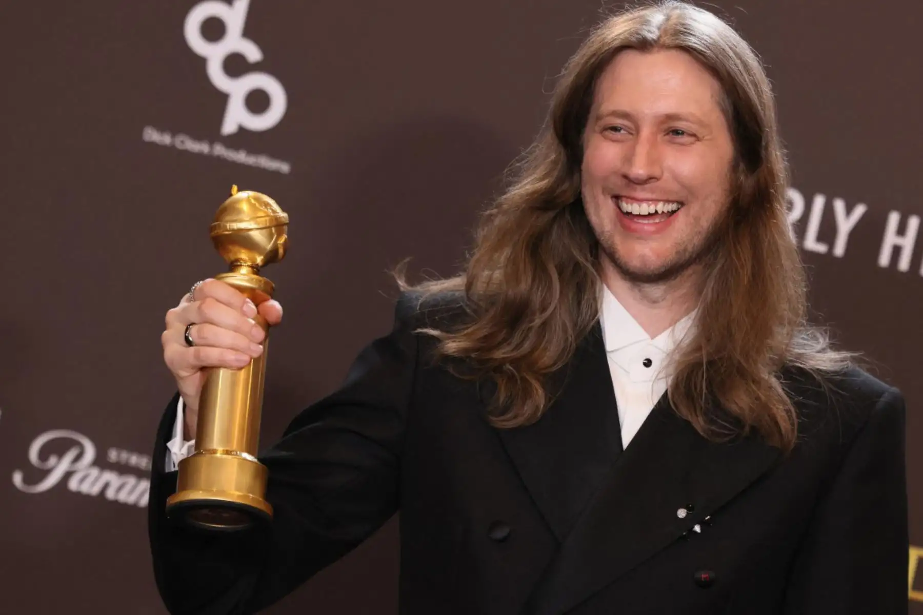 El compositor sueco Ludwig Goransson posa en la sala de prensa con el premio a la Mejor Banda Sonora Original por "Sinners" durante la 83.ª edición de los Globos de Oro en el hotel Beverly Hilton de Beverly Hills, California.
Foto: AFP