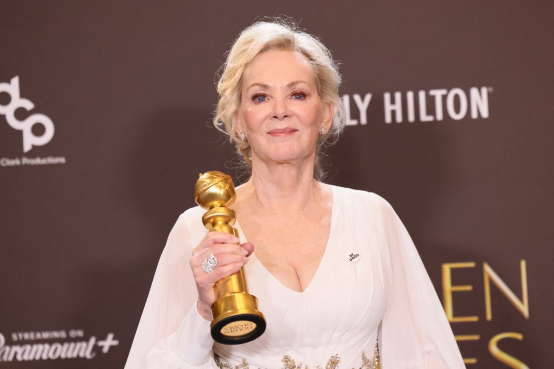La actriz estadounidense Jean Smart posa en la sala de prensa con su premio a Mejor Actriz en una Serie de Televisión - Musical o Comedia por "Hacks" durante la 83.ª edición de los Globos de Oro en el hotel Beverly Hilton de Beverly Hills, California.
Foto: AFP