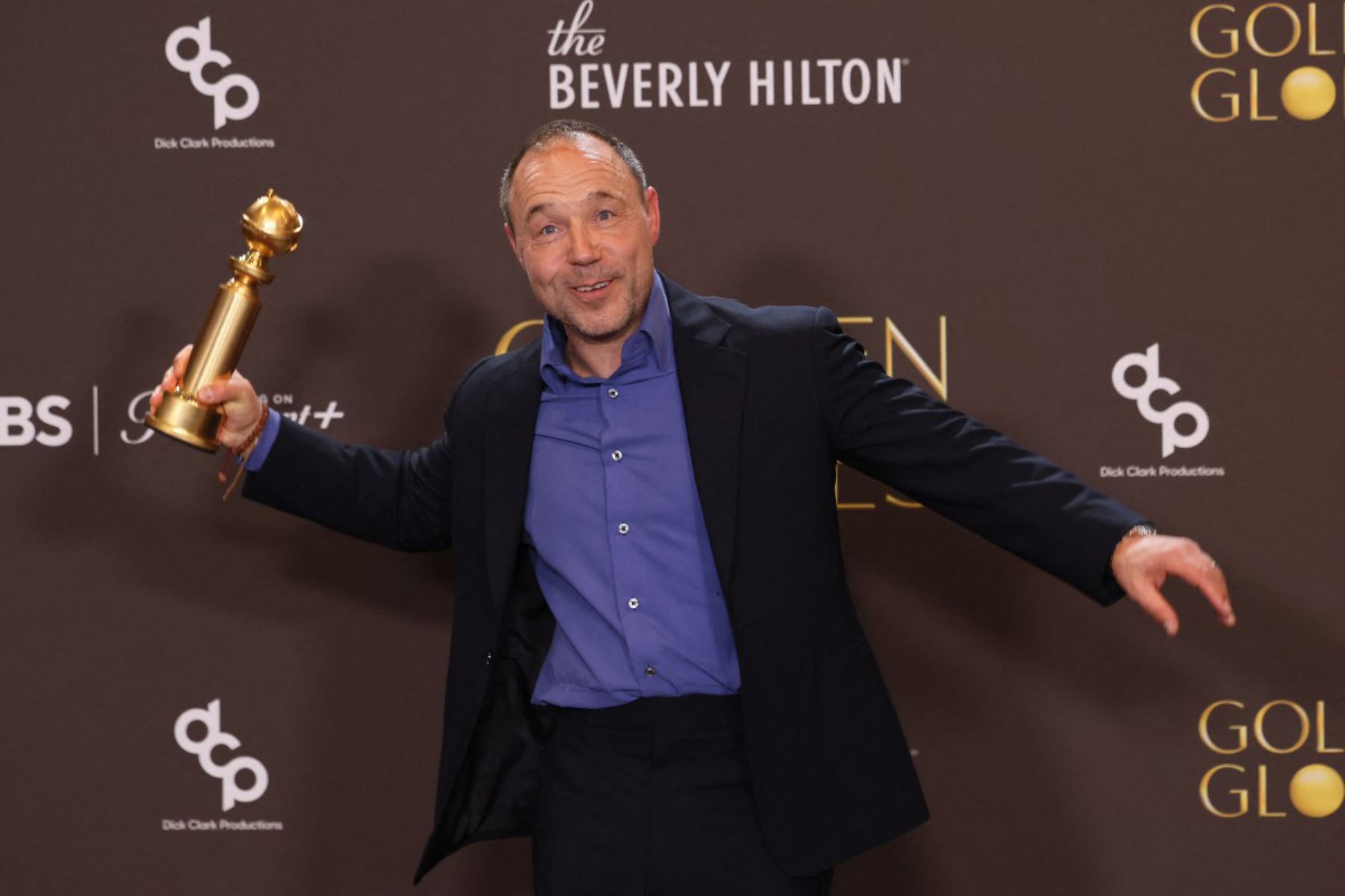 El actor británico Stephen Graham posa en la sala de prensa con el premio a Mejor Actor en una Miniserie, Serie de Antología o Película para Televisión por "Adolescencia" durante la 83.ª edición anual de los Globos de Oro en el hotel Beverly Hilton de Beverly Hills, California.
Foto: AFP