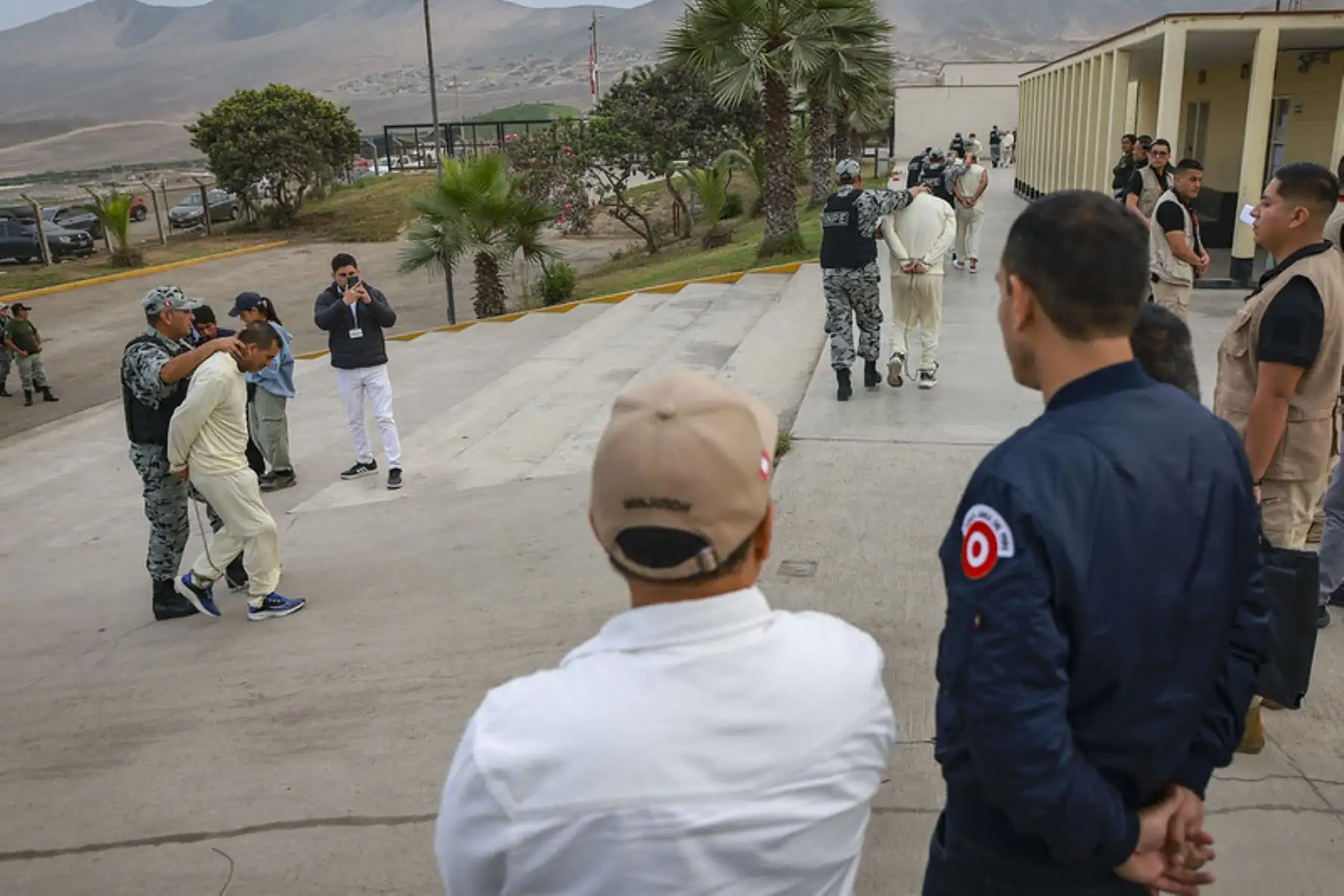 El presidente José Jerí supervisó el traslado de 55 internos de alta peligrosidad al pabellón de máxima seguridad del establecimiento penitenciario Ancón I. Foto: ANDINA/ Prensa Presidencia
