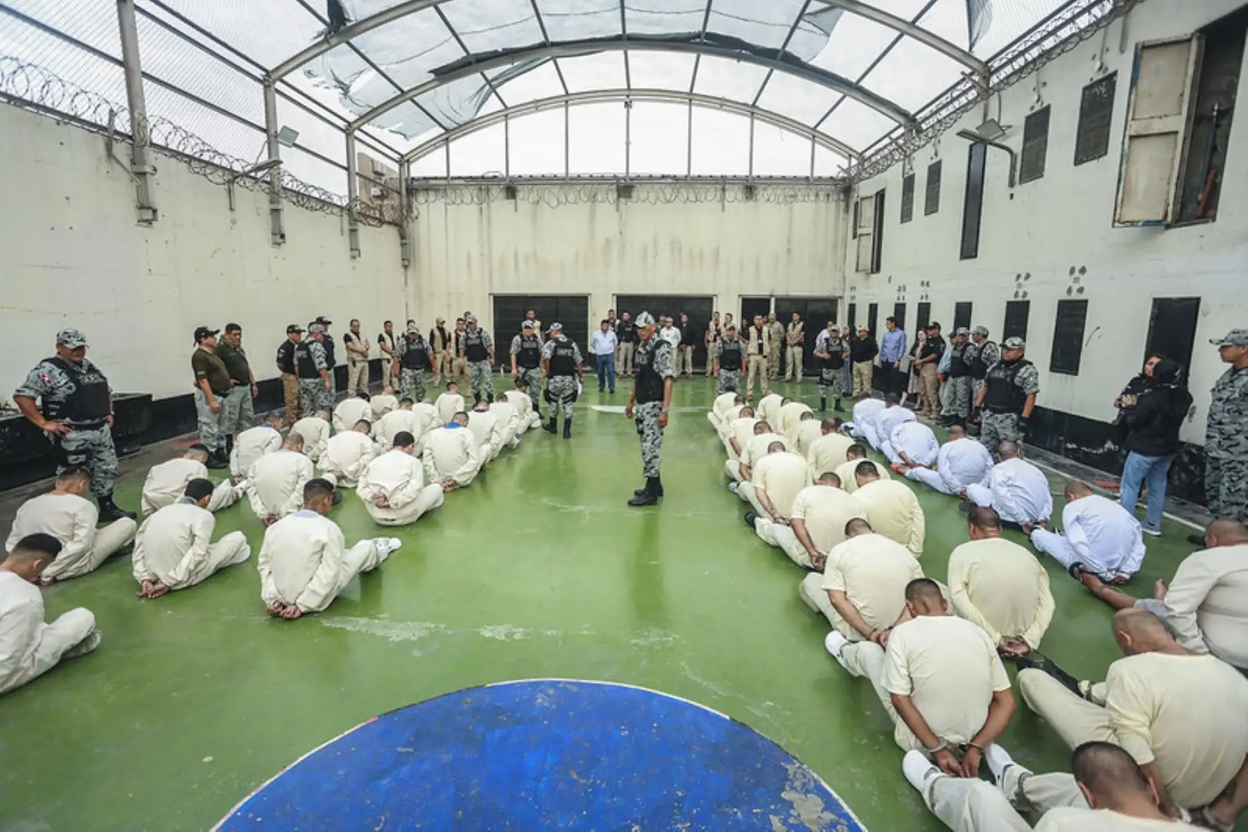 El presidente José Jerí supervisó el traslado de 55 internos de alta peligrosidad al pabellón de máxima seguridad del establecimiento penitenciario Ancón I. Foto: ANDINA/ Prensa Presidencia