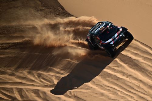 Nasser Attiyah no deja la punta en autos