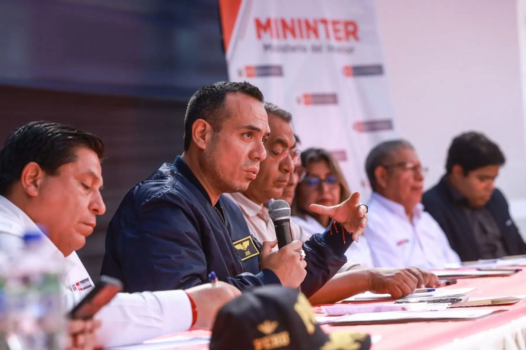 El presidente de la república, José Jerí, lideró hoy una reunión estratégica con los gremios de transportistas, priorizando la seguridad frente a la criminalidad. Foto: ANDINA/ Prensa Presidencia