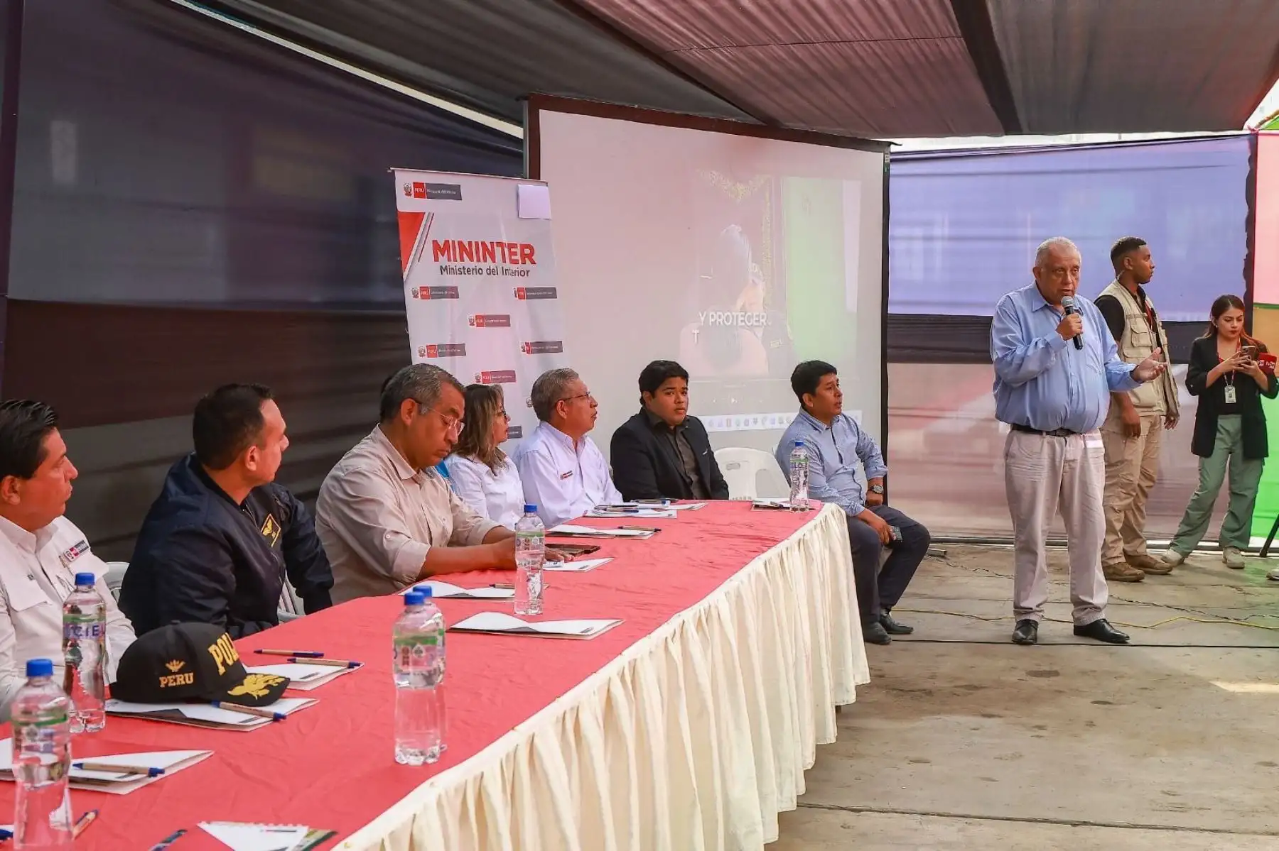 El presidente de la república, José Jerí, lideró hoy una reunión estratégica con los gremios de transportistas, priorizando la seguridad frente a la criminalidad. Foto: ANDINA/ Prensa Presidencia