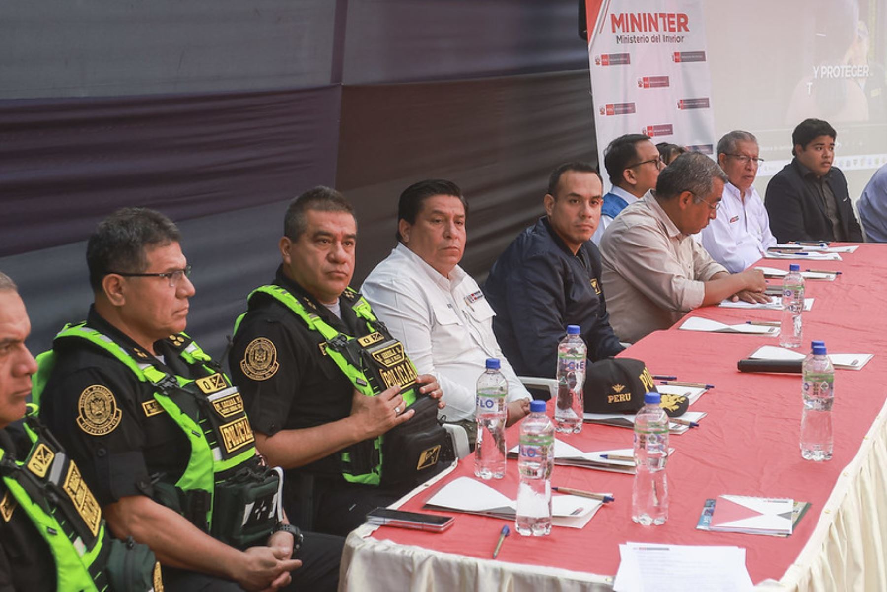 El presidente de la república, José Jerí, lideró hoy una reunión estratégica con los gremios de transportistas, priorizando la seguridad frente a la criminalidad. Foto: ANDINA/ Prensa Presidencia
