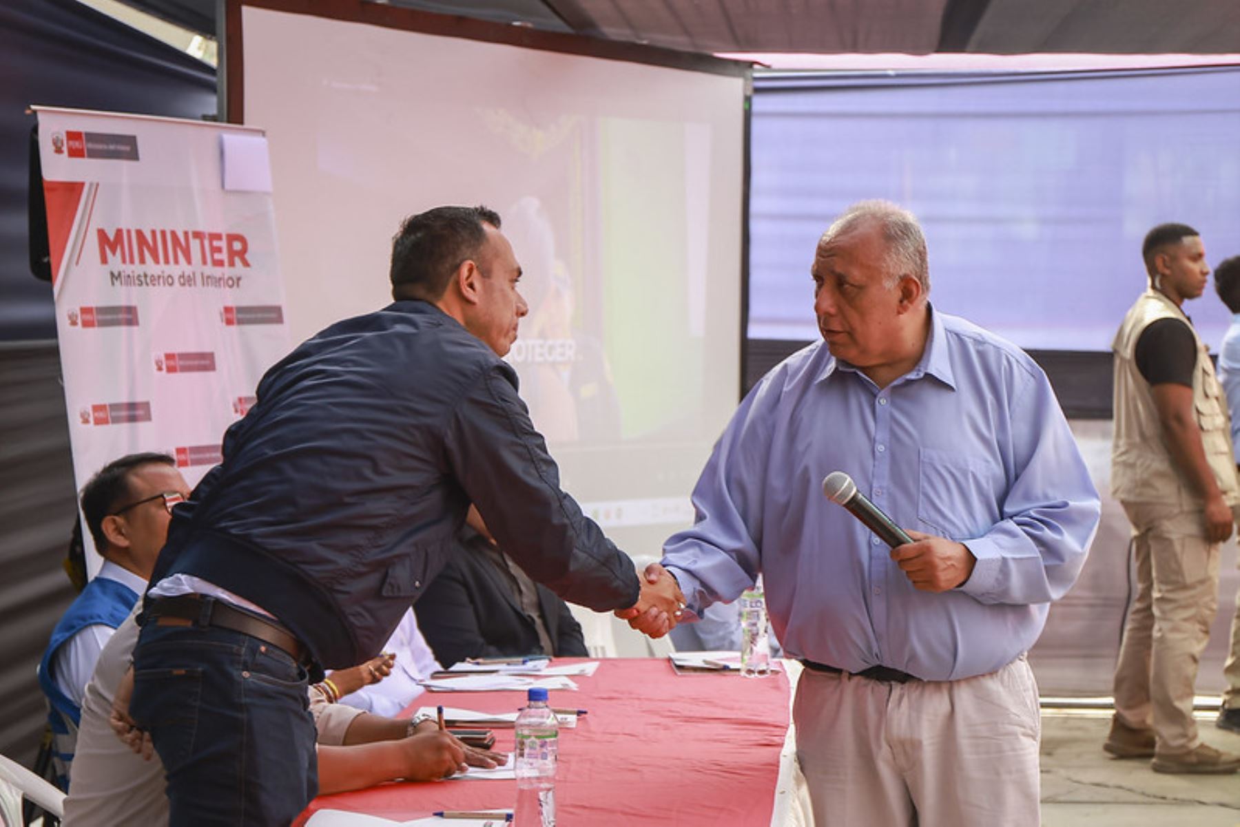El presidente de la república, José Jerí, lideró hoy una reunión estratégica con los gremios de transportistas, priorizando la seguridad frente a la criminalidad. Foto: ANDINA/ Prensa Presidencia