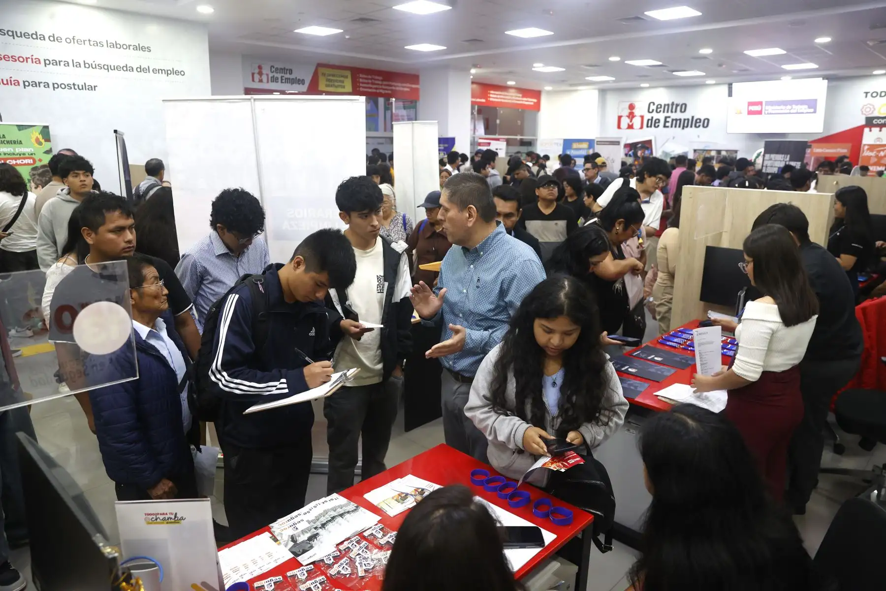 ¡Atención técnicos y universitarios! Mañana se ofrecerán más de 500 vacantes laborales