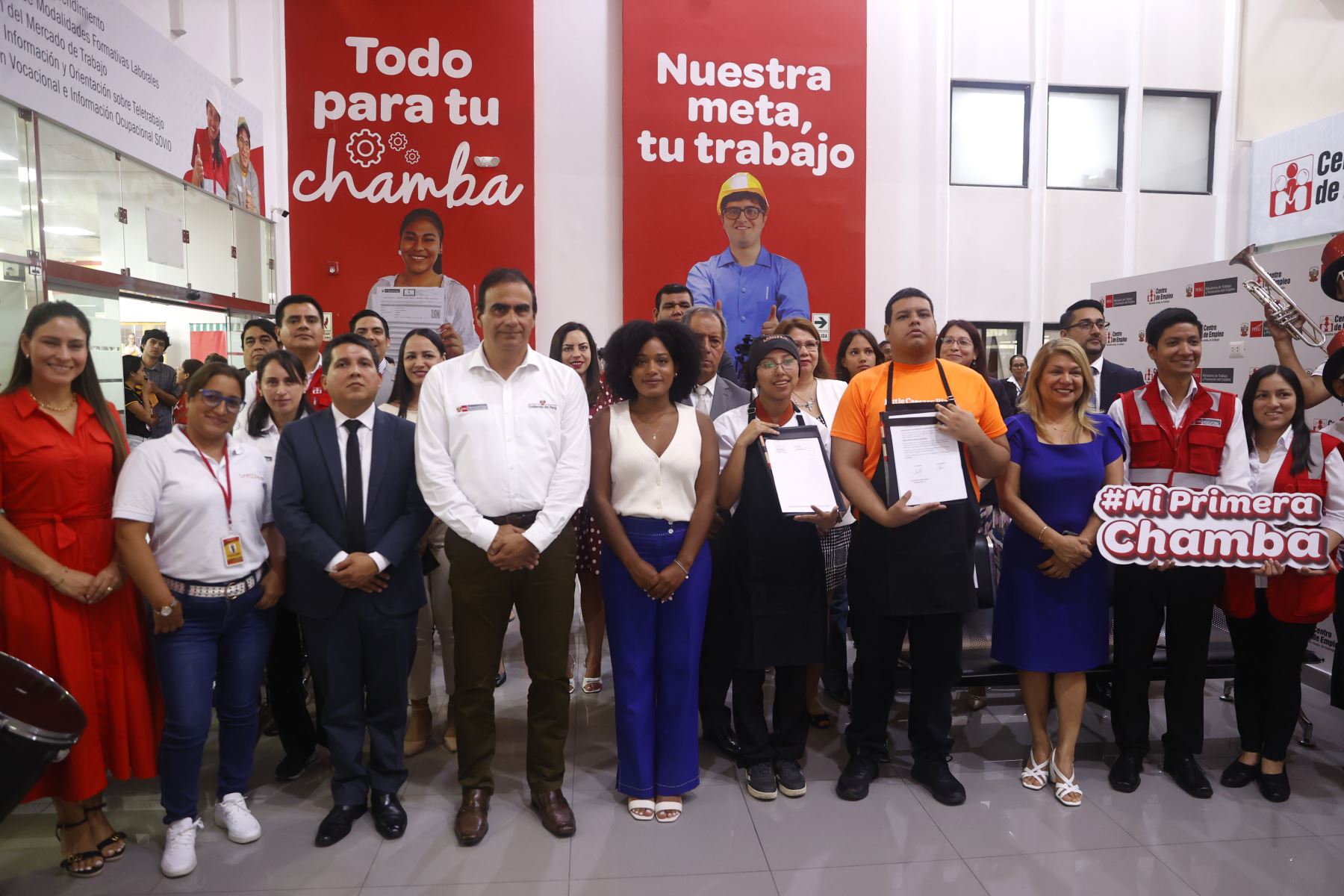 La segunda Maratón del Empleo “Mi Primera Chamba” se realizará en febrero como una estrategia para acercar oportunidades laborales formales a jóvenes y personas en búsqueda activa de trabajo, facilitando el contacto directo con empresas del sector privado.
Foto: ANDINA/Vidal Tarqui