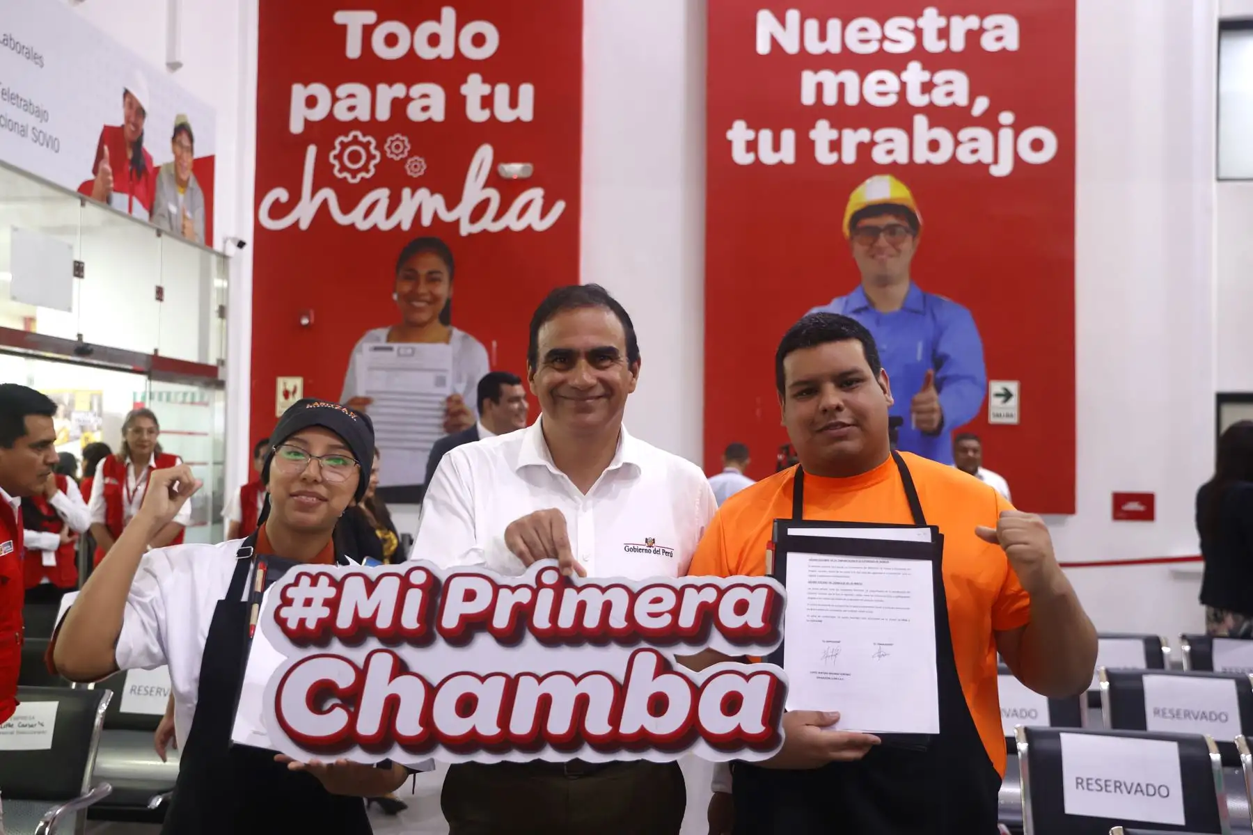 El Ministerio de Trabajo y Promoción del Empleo anunció la realización de una segunda Maratón del Empleo “Mi Primera Chamba” para febrero en el distrito de Jesús María, informó su titular Óscar Fernández Cáceres. La iniciativa, que busca generar oportunidades de empleo formal para jóvenes y otros buscadores de trabajo, se planifica con la municipalidad local tras la exitosa primera edición de 2026, que reunió a empresas y postulantes con opciones laborales concretas.
Foto: ANDINA/Vidal Tarqui