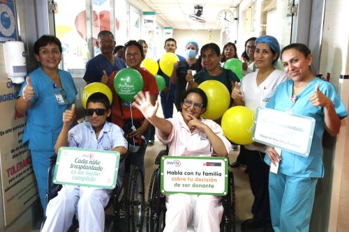 Dos adolescentes provenientes de Piura y San Martín recibieron el regalo de la vista, gracias a un trasplante de córnea que les permitió volver a ver el mundo y en especial el rostro de sus madres quienes se encuentran muy conmovidas por las exitosas intervenciones realizadas en el Instituto Nacional de Salud del Niño, INSN – San Borja del Ministerio de Salud.Foto: ANDINA/Eddy Ramos