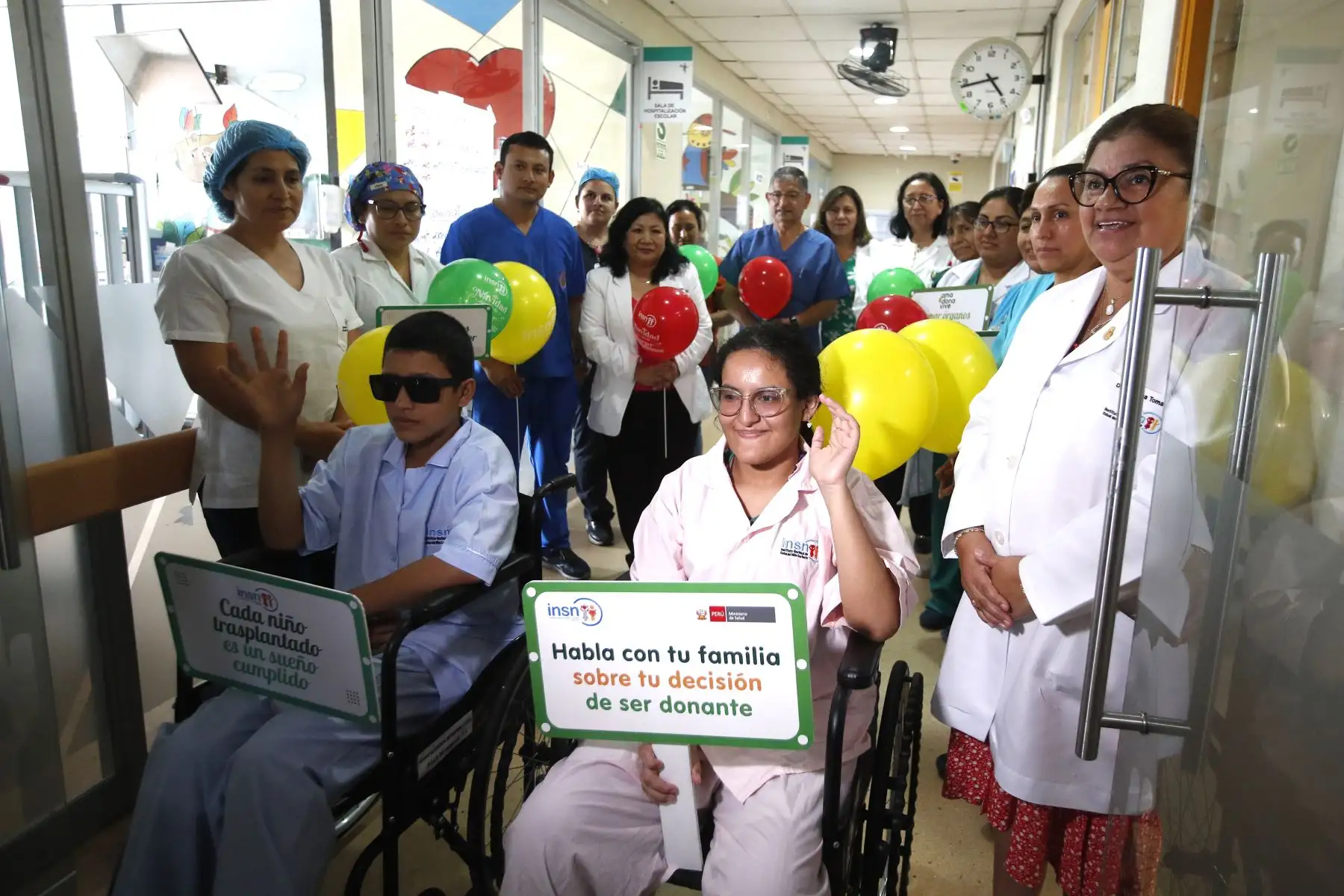 La historia de Lolita (16) y Abner (13) son testimonios de vida, ayudan a concientizar sobre el poder de la donación de órganos y la generosidad de las familias que deciden donar la córnea de sus seres queridos después de su partida y también un recordatorio de la importancia de realizar este acto de amor al prójimo y de la diferencia que puede hacer en la vida de las personas que lo necesitan y en su entorno más cercano. En la imagen, la directora general del INSN- San Borja, Dra. Zulema Tomas Gonzales.
F