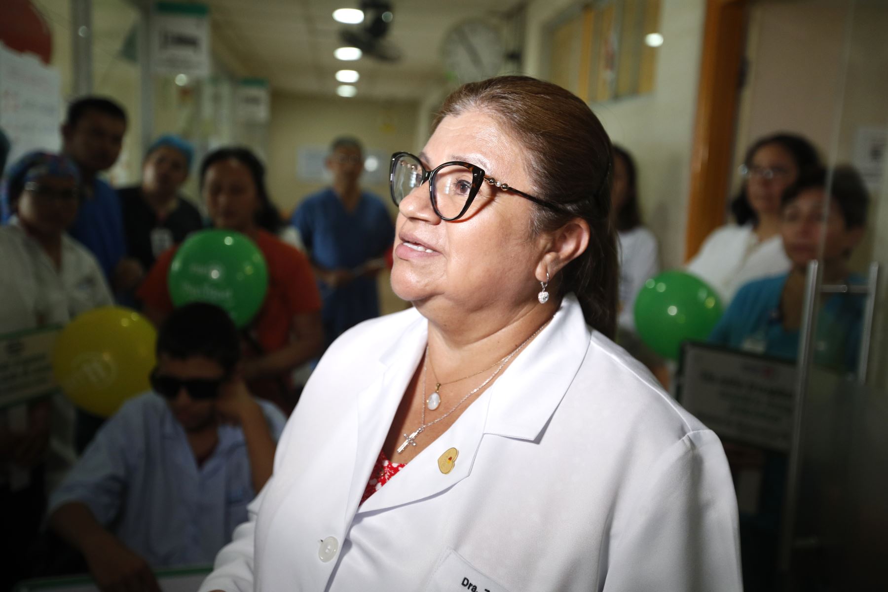 La historia de Lolita (16) y Abner (13) son testimonios de vida, ayudan a concientizar sobre el poder de la donación de órganos y la generosidad de las familias que deciden donar la córnea de sus seres queridos después de su partida y también un recordatorio de la importancia de realizar este acto de amor al prójimo y de la diferencia que puede hacer en la vida de las personas que lo necesitan y en su entorno más cercano. En la imagen, la directora general del INSN- San Borja, Dra. Zulema Tomas Gonzales.
F