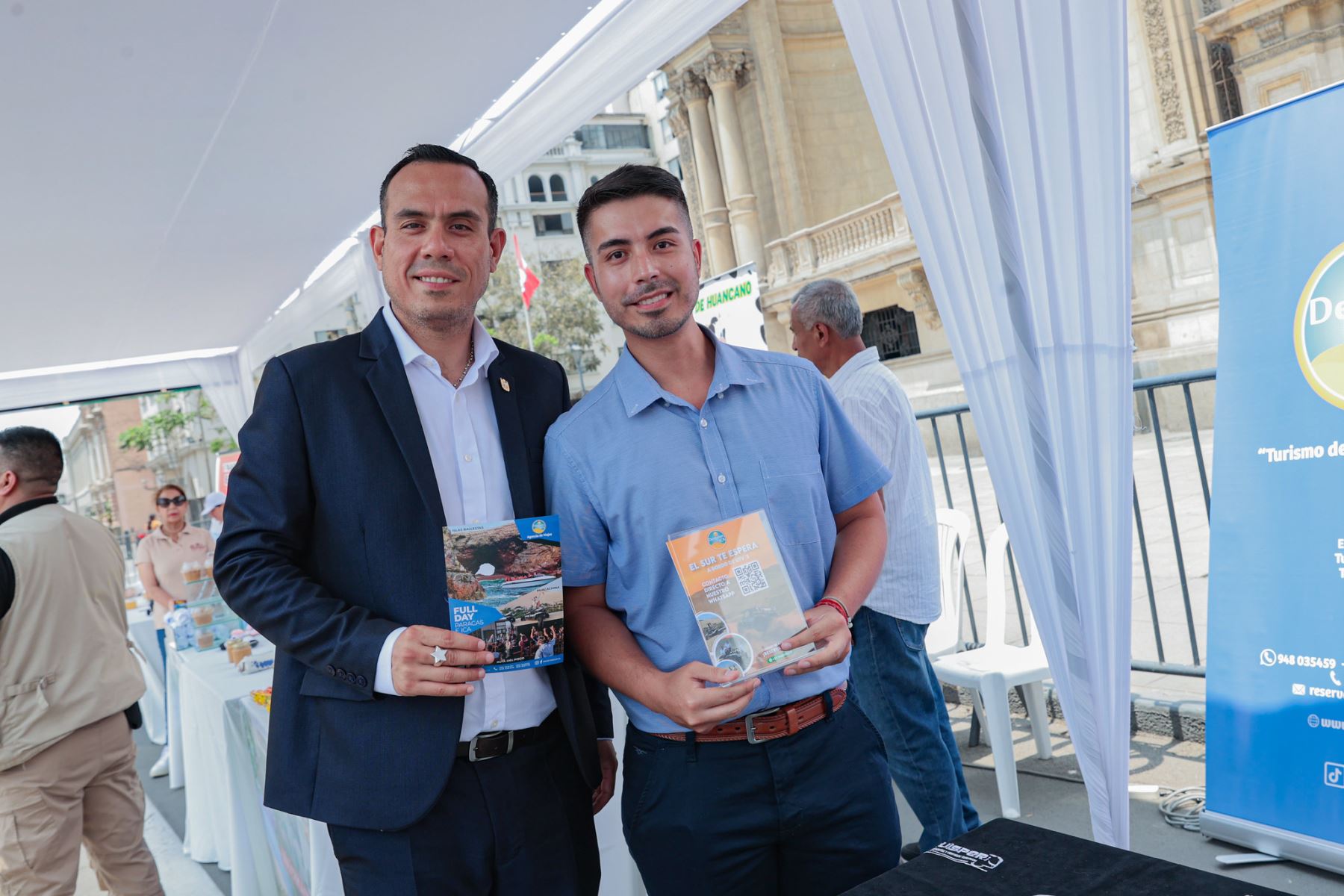 El presidente de la República, José Jerí, vistió la feria “Más Cerca del Perú” dedicada a la región Ica, donde pudo conocer productos, artesanías y propuestas de desarrollo local. En su recorrido saludó a productores y emprendedores, destacando el potencial económico y cultural de la zona. La feria busca acercar la oferta regional a diversas comunidades del país y fortalecer la identidad productiva de Ica. Fotos: ANDINA/Presidencia