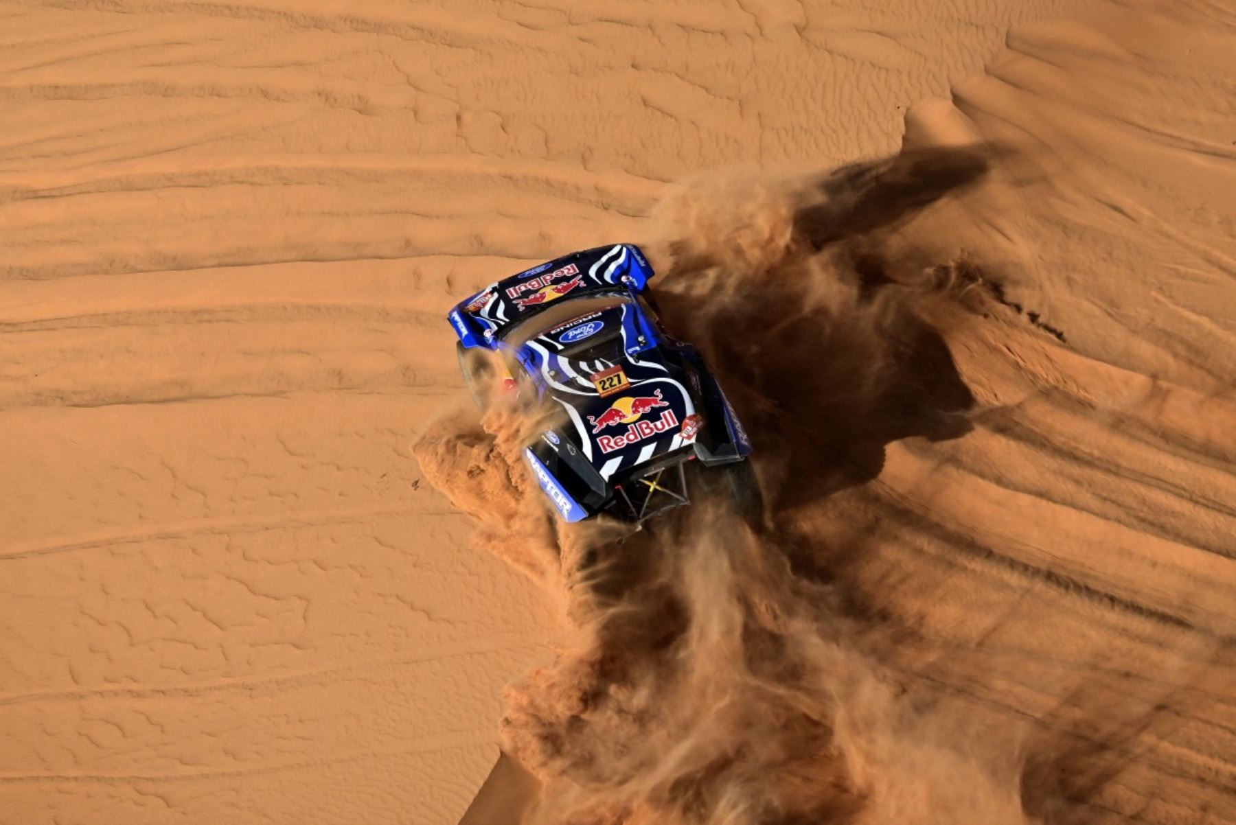 El equipo Toyota mostró solidez en esta etapa, ubicando a dos de sus pilotos en los primeros lugares y confirmando su regularidad en una competencia marcada por la estrategia y la gestión del ritmo. Foto: AFP