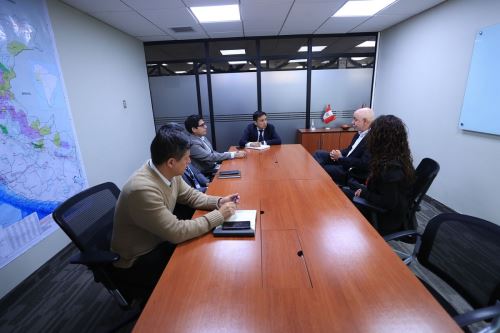 Reunión de trabajo el viceministro de Hidrocarburos del Minem, Luis Enrique Jiménez,con representantes de la empresa Solgas. Foto: Cortesía.