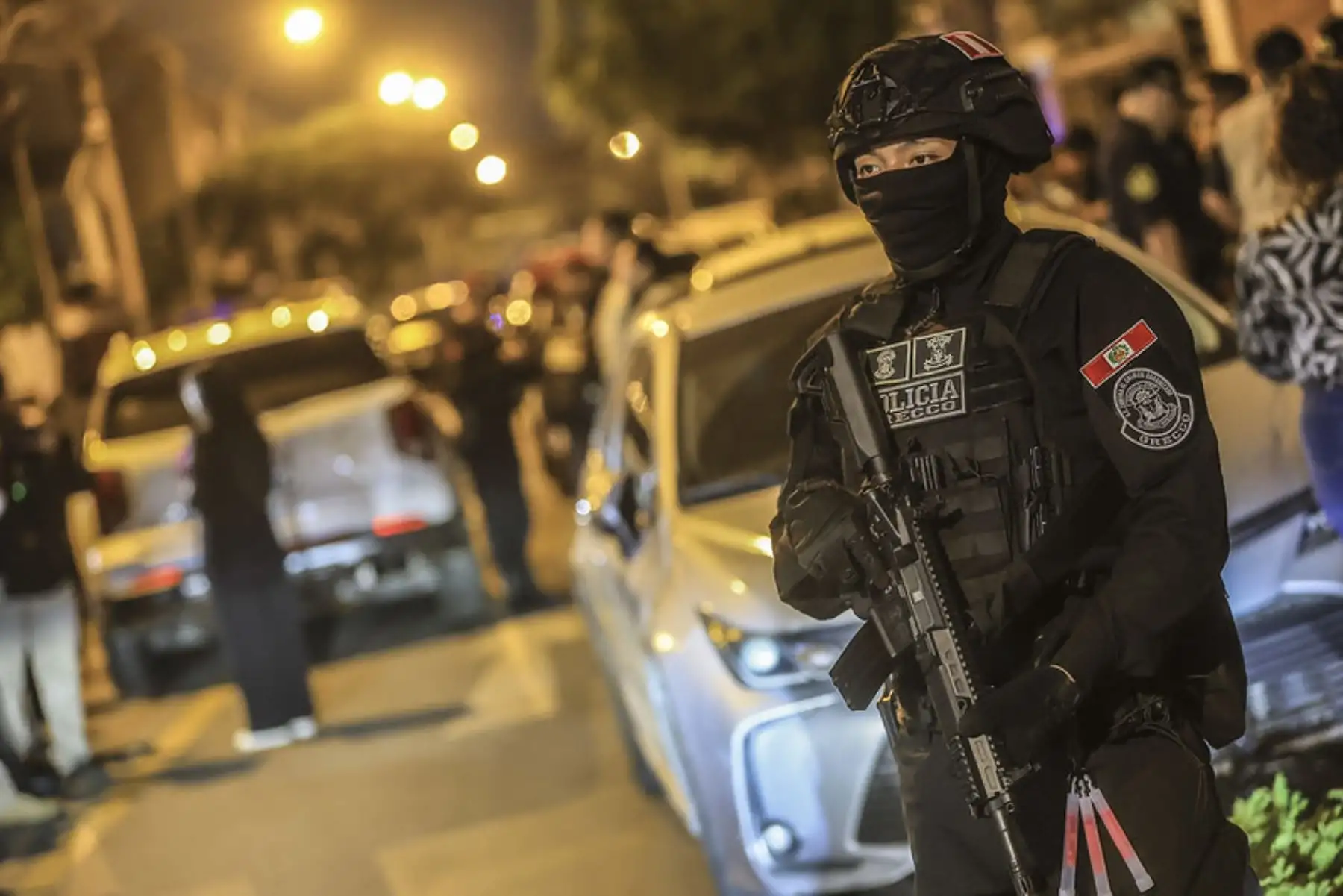 El presidente José Jerí, lideró esta madrugada diversos operativos policiales que permitieron el allanamiento de inmuebles y la captura de integrantes de bandas criminales dedicadas a extorsionar a empresas de transporte. Foto: ANDINA/ Prensa Presidencia