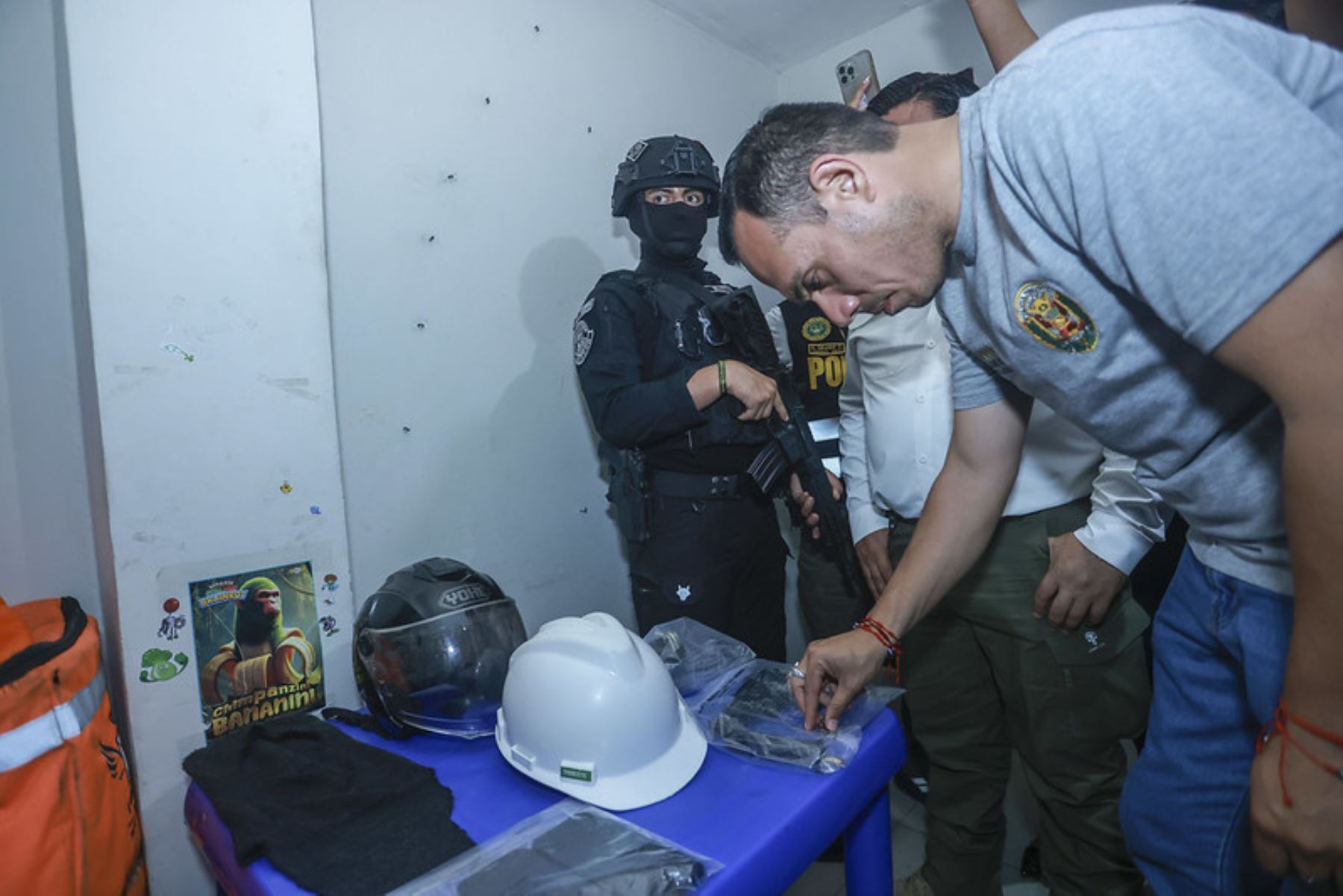 El presidente José Jerí, lideró esta madrugada diversos operativos policiales que permitieron el allanamiento de inmuebles y la captura de integrantes de bandas criminales dedicadas a extorsionar a empresas de transporte. Foto: ANDINA/ Prensa Presidencia