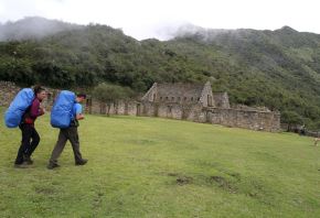 Para salvaguardar la vida de los turistas, las autoridades de Cusco evalúan el cierre del parque arqueológico de Choquequirao debido a las lluvias intensas que se registran en la región.
