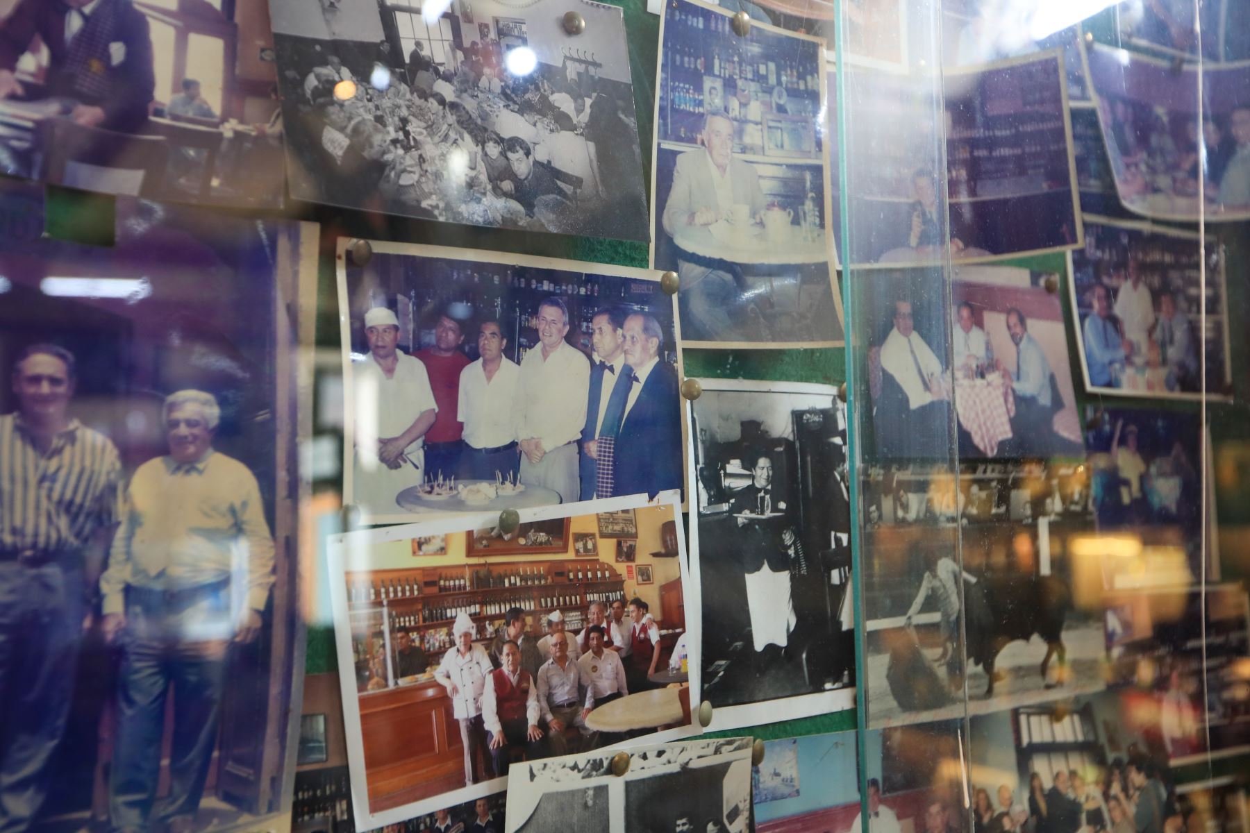 A lo largo de su historia, el local ha sido punto de encuentro de presidentes, congresistas, periodistas y ciudadanos, convirtiéndose en un escenario cotidiano del debate público y la memoria republicana del país. Foto: ANDINA/Ricardo Cuba