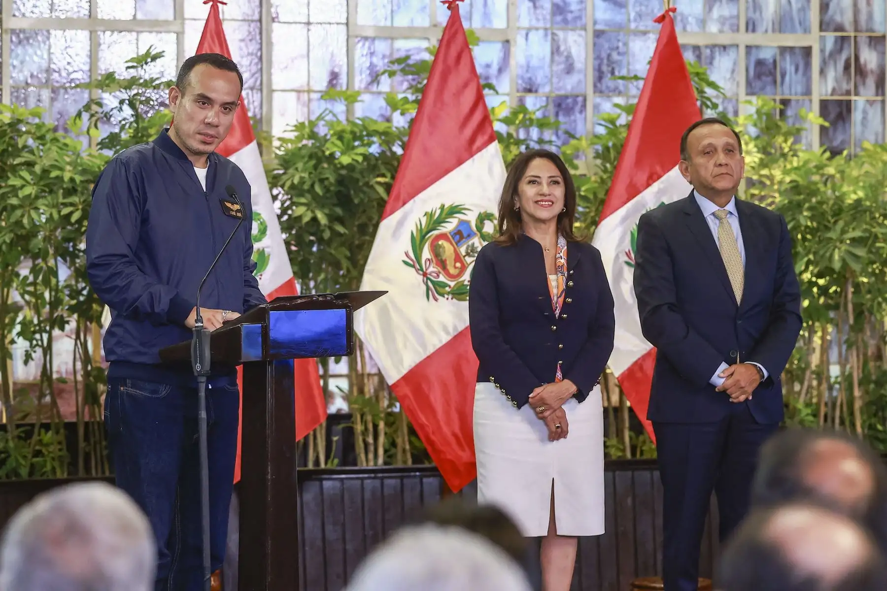 El presidente de la República, José Jerí, presentó la Política Nacional Multisectorial de Comercio Exterior al 2040, instrumento estratégico que orientará las acciones del Estado para consolidar y expandir el comercio exterior peruano. El mandatario destacó que esta herramienta permitirá aprovechar de manera responsable el potencial de cada región y constituirá un legado de su gobierno para fortalecer la presencia del país en mercados globales y dinamizar su economía. Foto: ANDINA/Prensa Presidencia