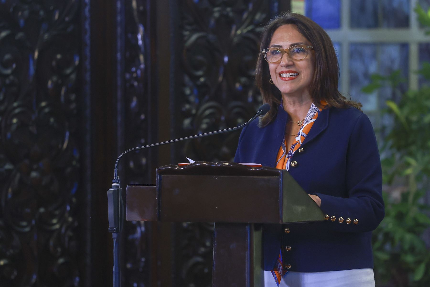 El presidente de la República, José Jerí, presentó la Política Nacional Multisectorial de Comercio Exterior al 2040, instrumento estratégico que orientará las acciones del Estado para consolidar y expandir el comercio exterior peruano. El mandatario destacó que esta herramienta permitirá aprovechar de manera responsable el potencial de cada región y constituirá un legado de su gobierno para fortalecer la presencia del país en mercados globales y dinamizar su economía. Foto: ANDINA/Prensa Presidencia