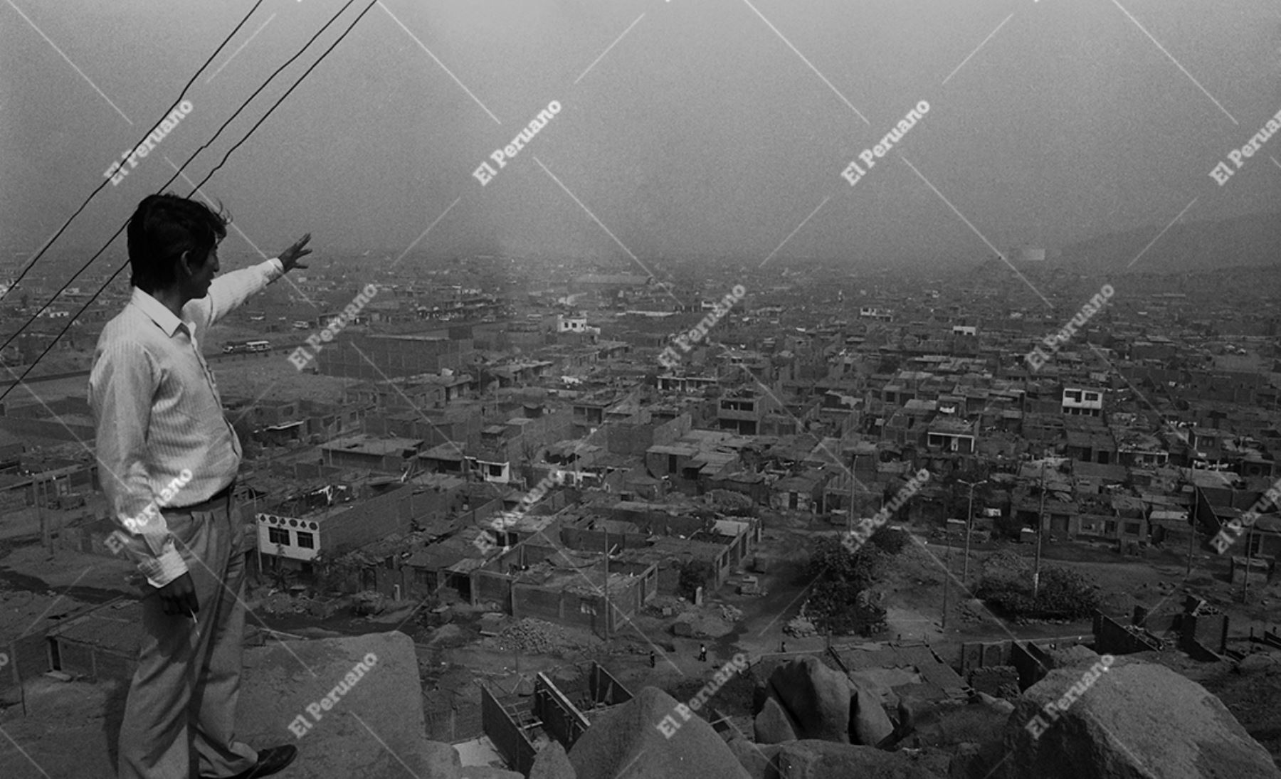 Lima, 19 de junio de 1995. Vista panorámica de los asentamientos humanos en el distrito de San Juan de Lurigancho, imagen que refleja los inicios de su expansión urbana y el crecimiento poblacional que marcaría el desarrollo del hoy distrito más poblado de la capital. Foto: Archivo Histórico de El Peruano