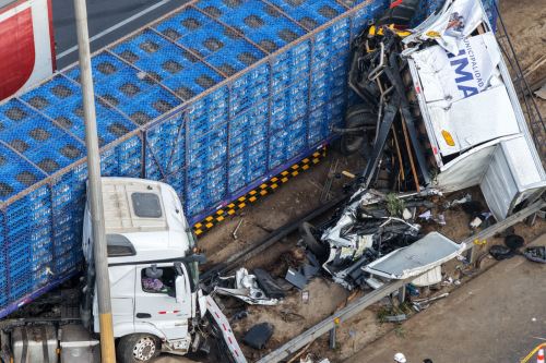 Dos muertos y 8 heridos deja choque múltiple en Panamericana sur